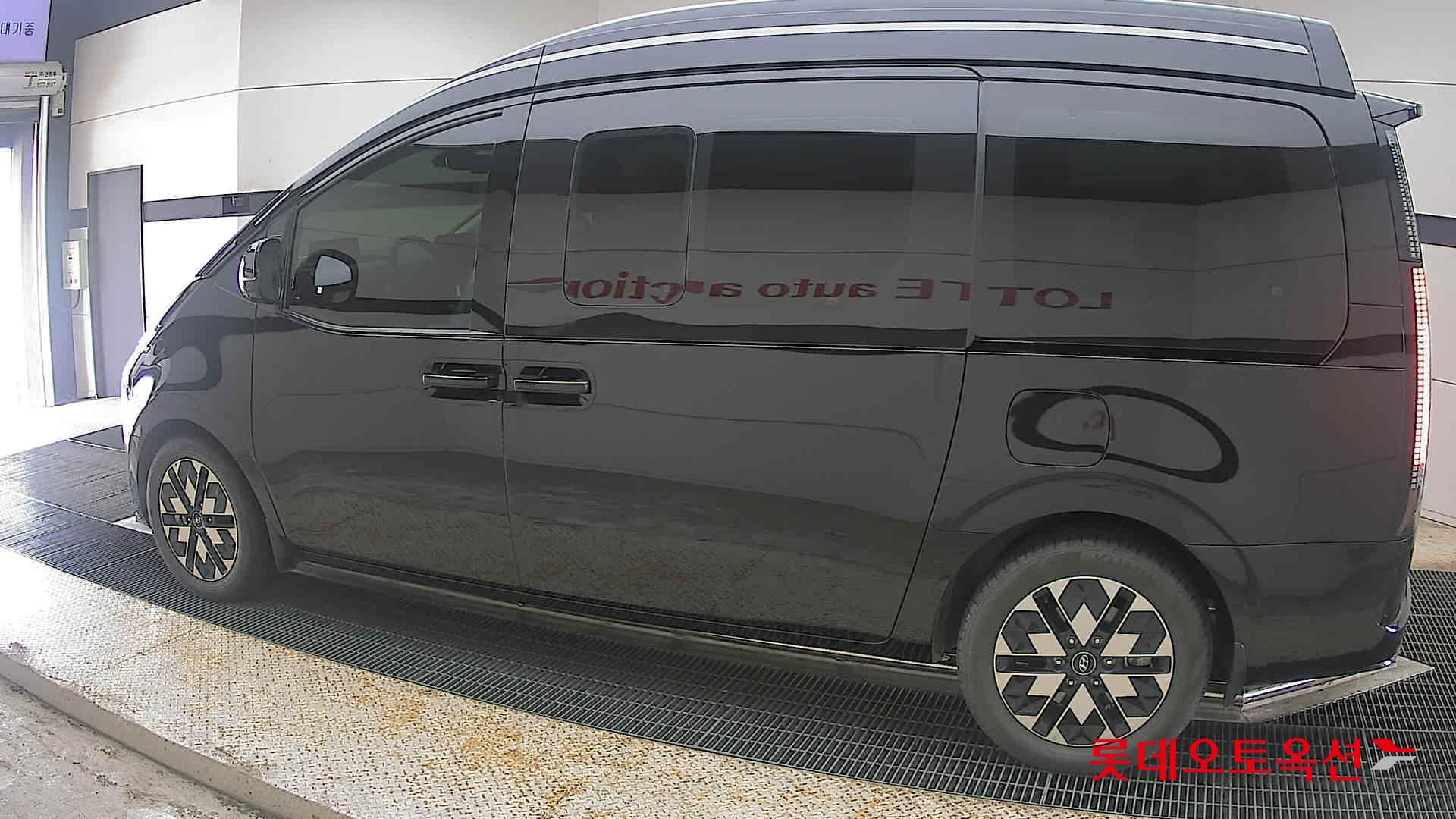 2023 - hyundai staria