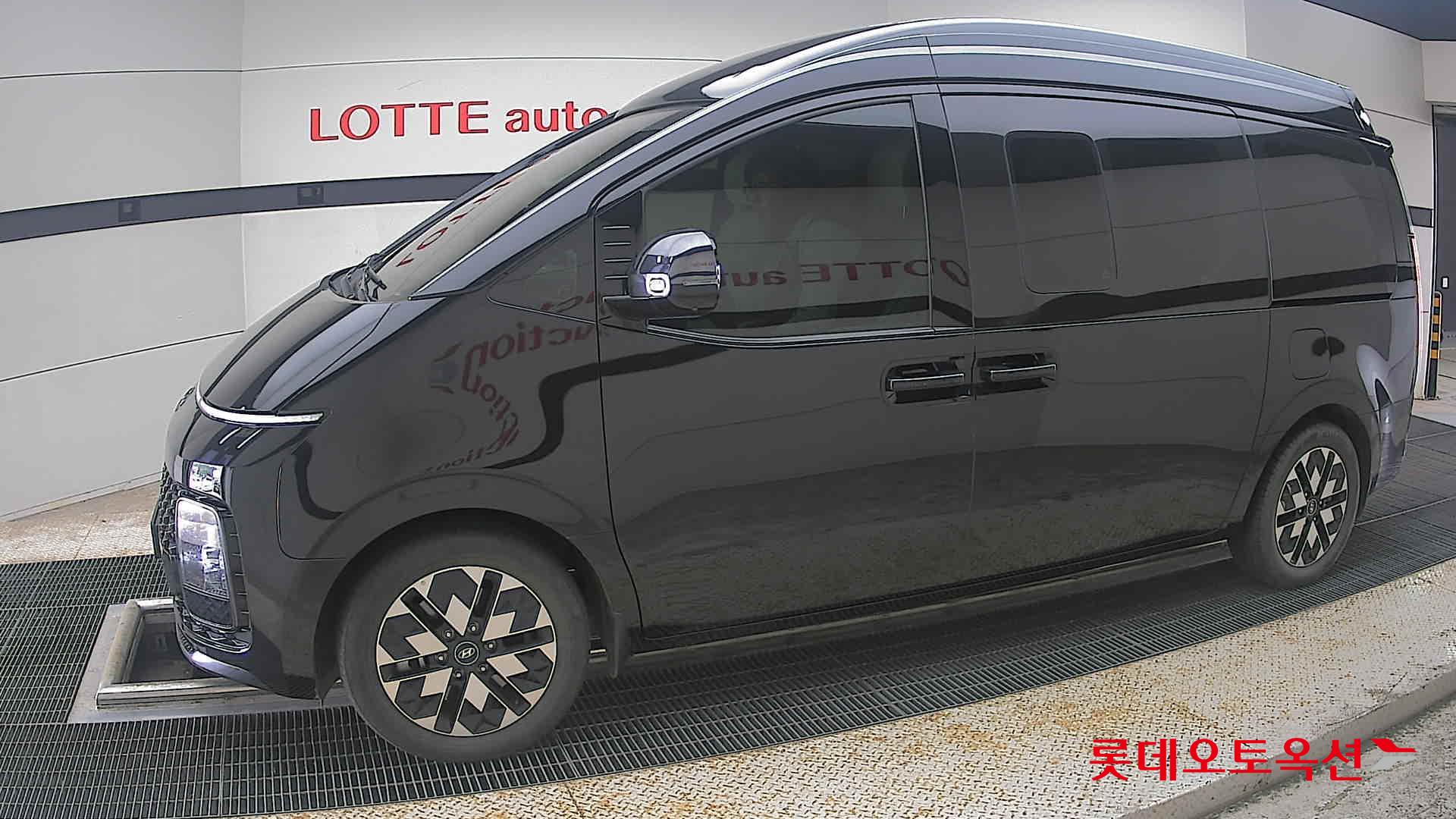 2023 - hyundai staria