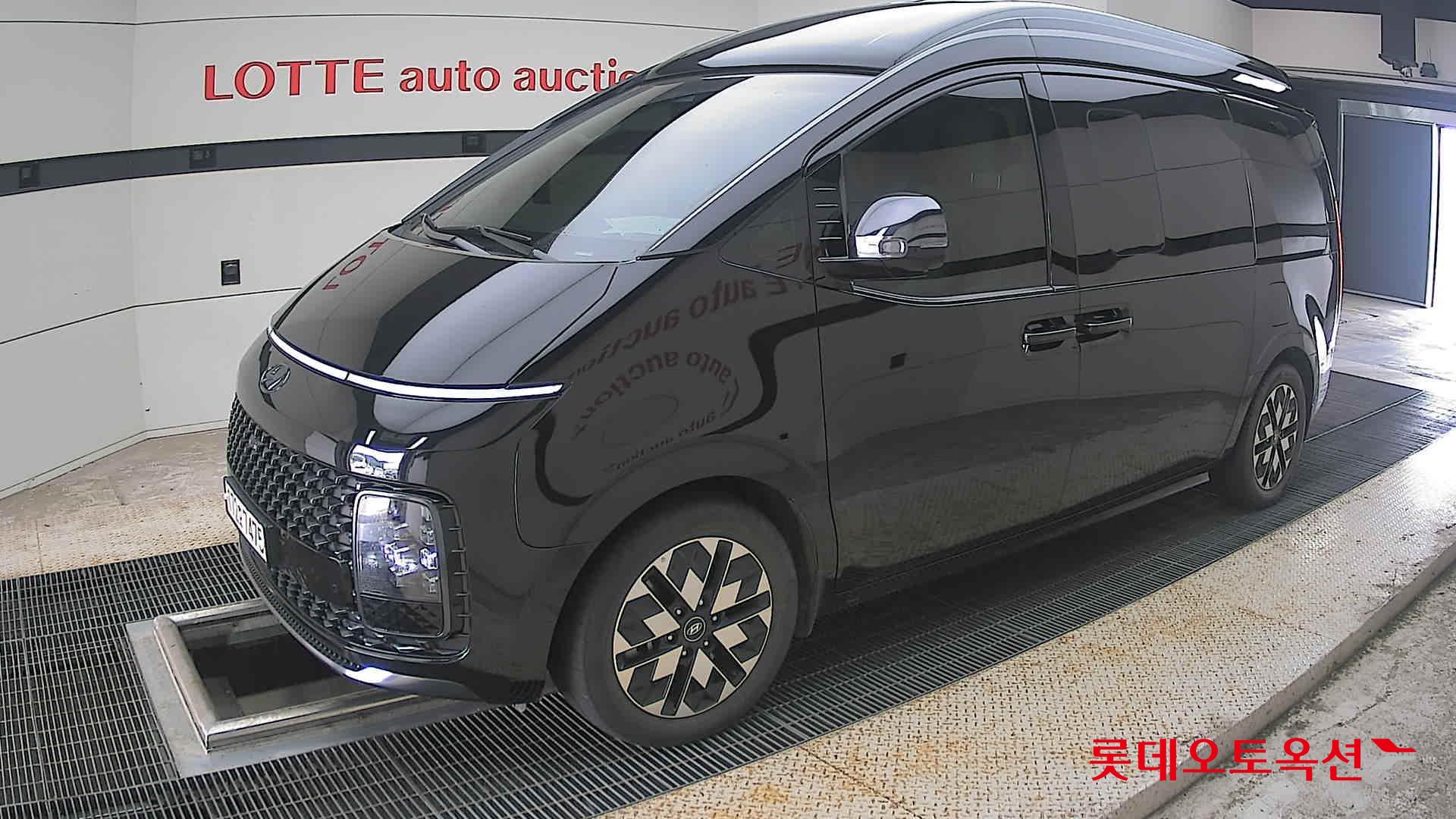2023 - hyundai staria