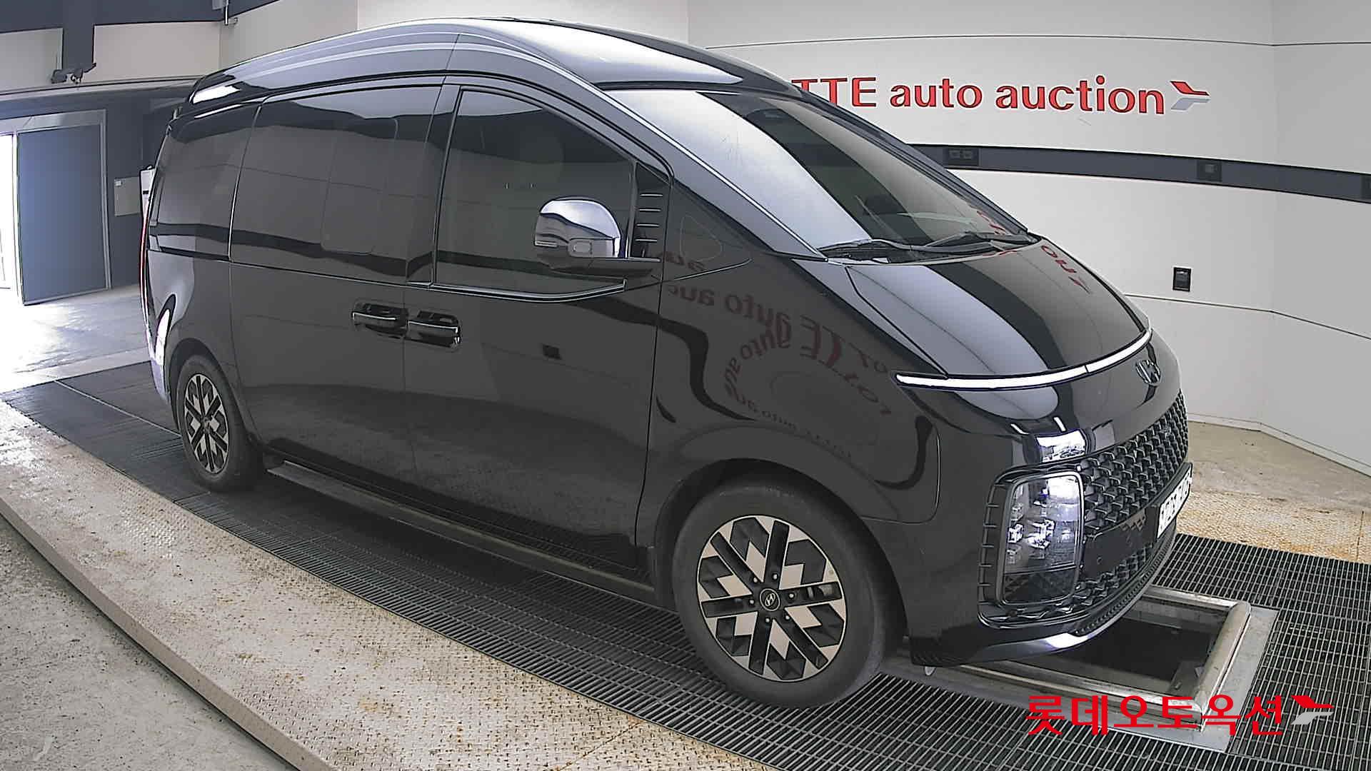 2023 - hyundai staria