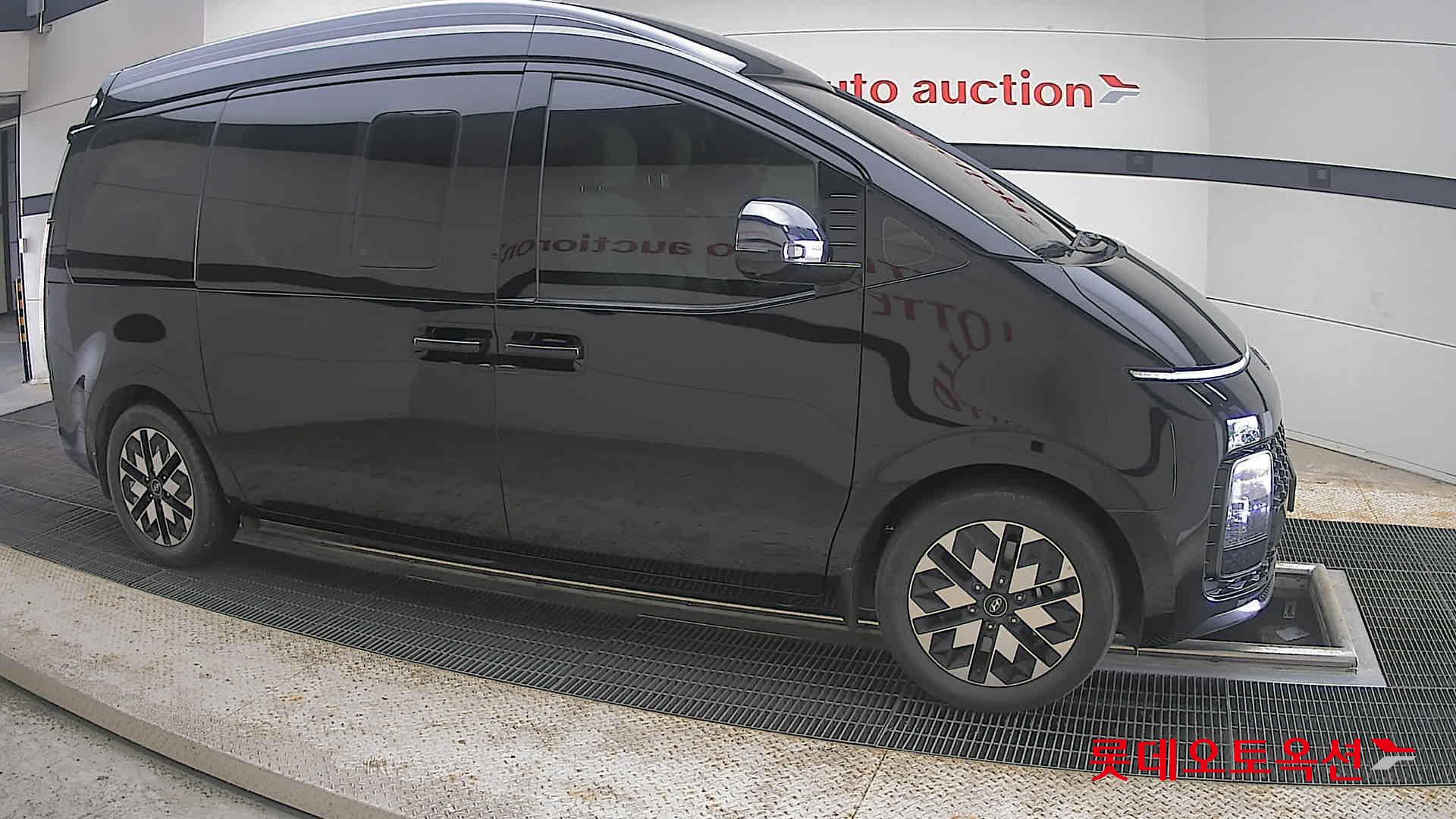 2023 - hyundai staria
