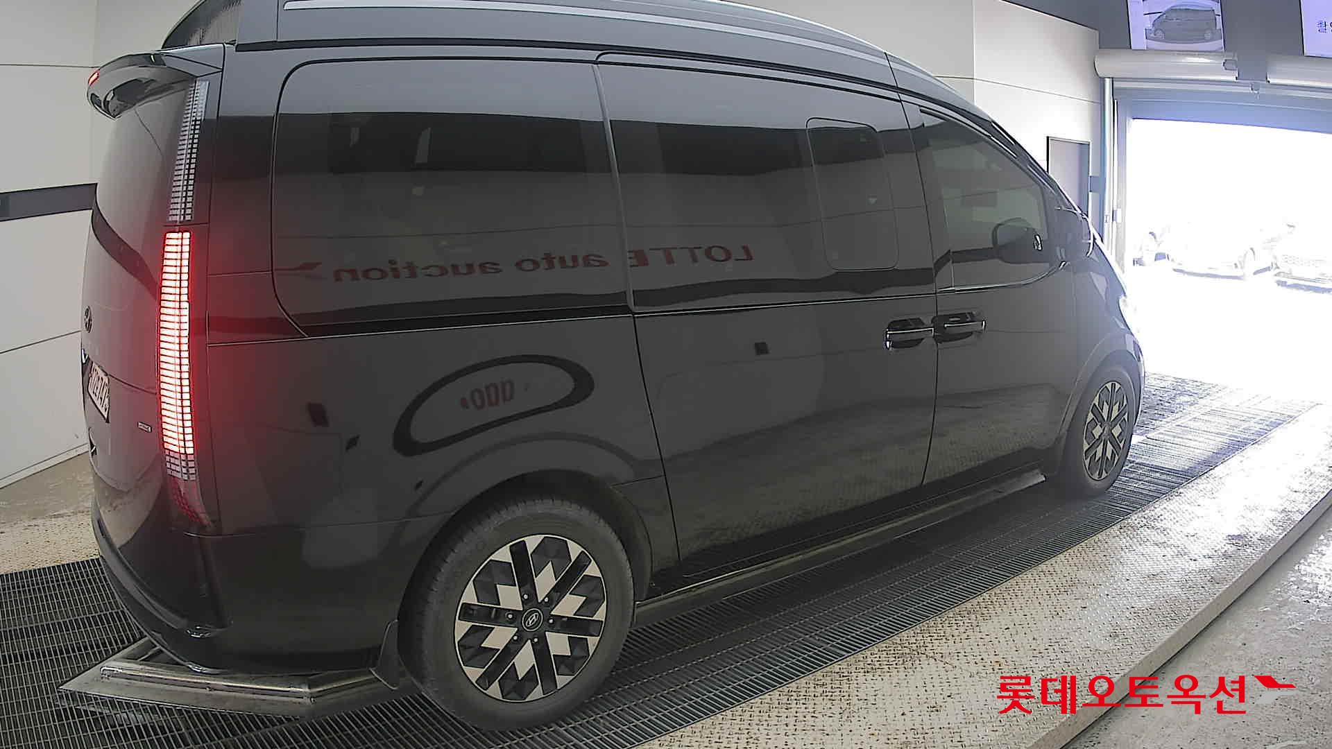 2023 - hyundai staria