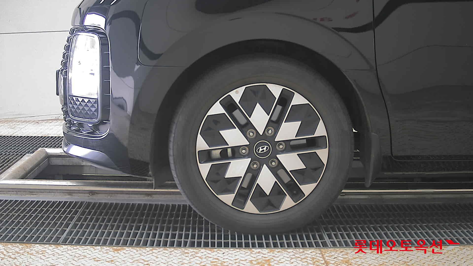 2023 - hyundai staria