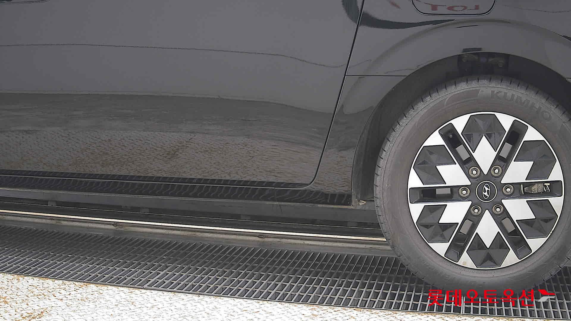 2023 - hyundai staria
