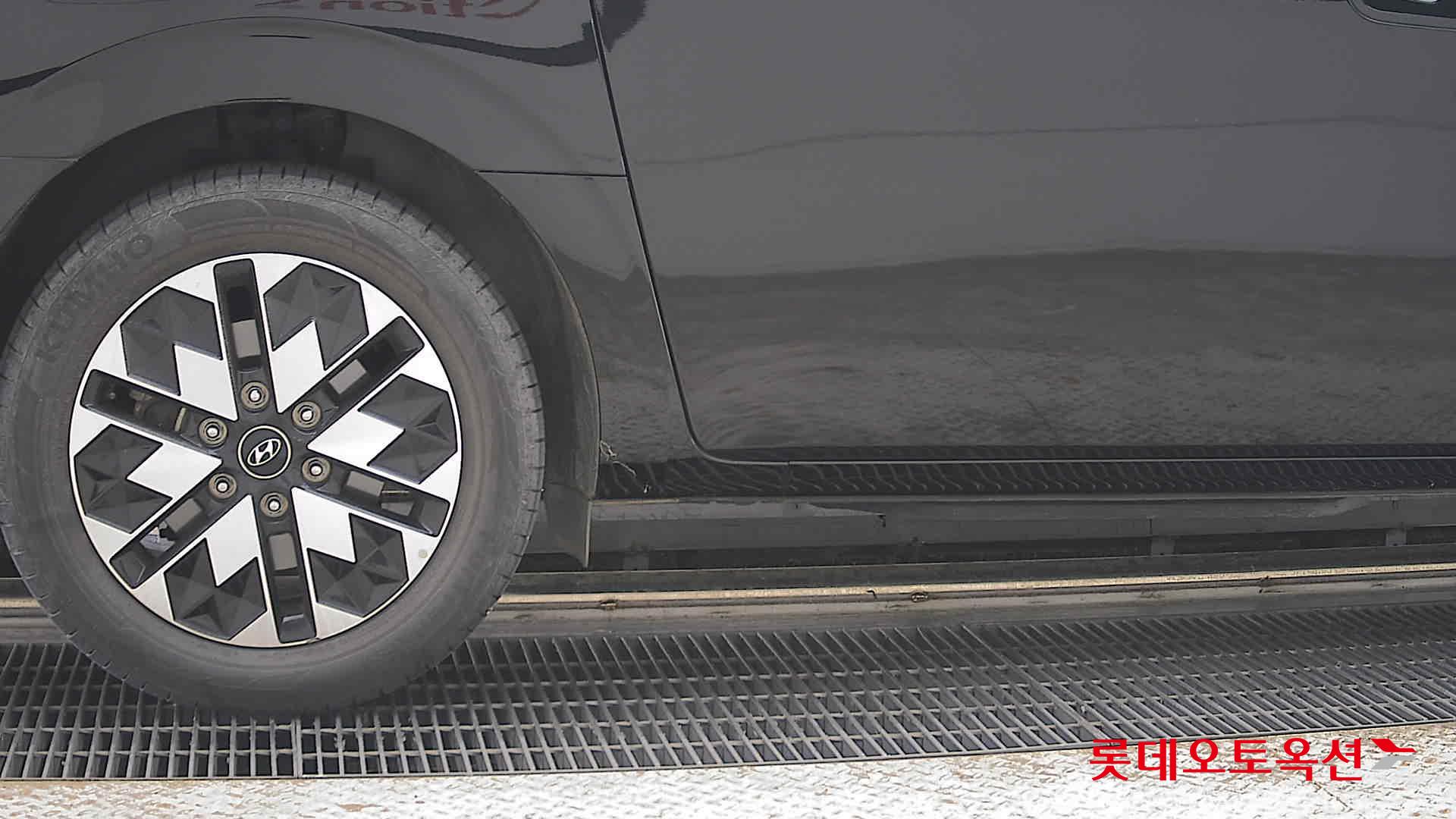 2023 - hyundai staria