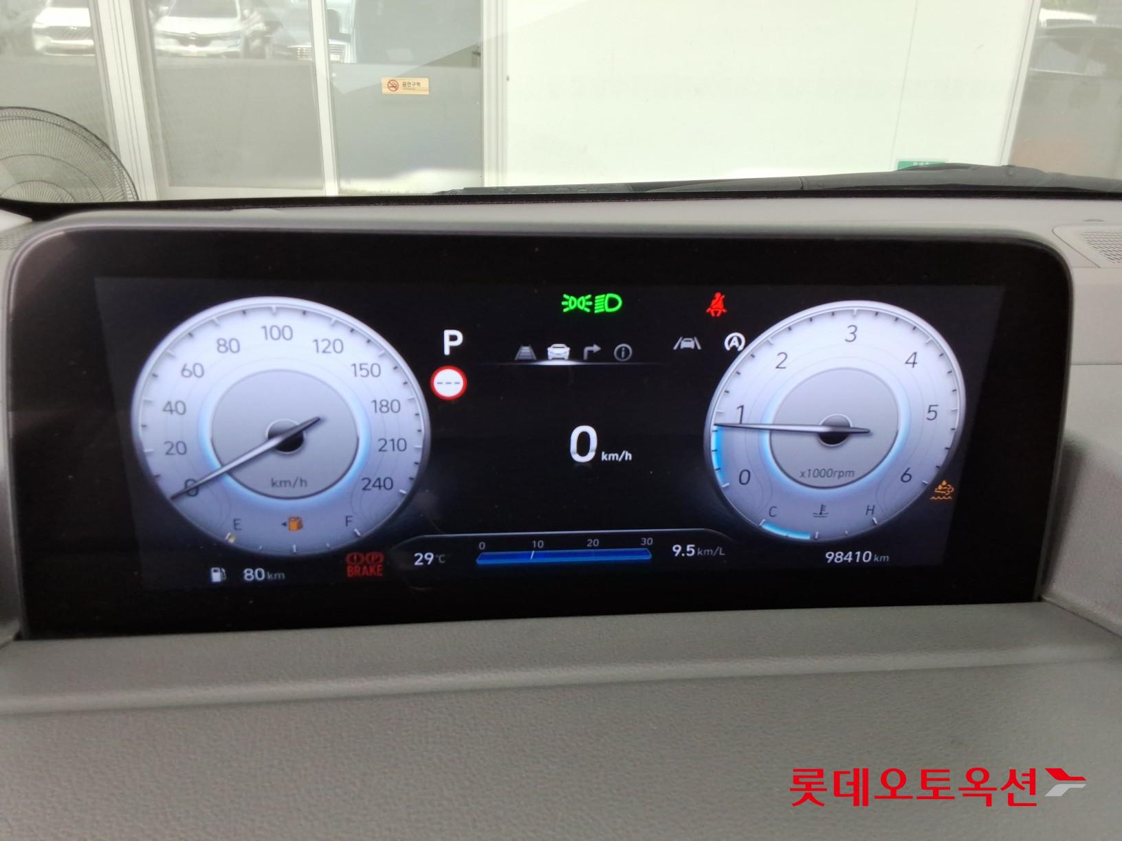 2023 - hyundai staria