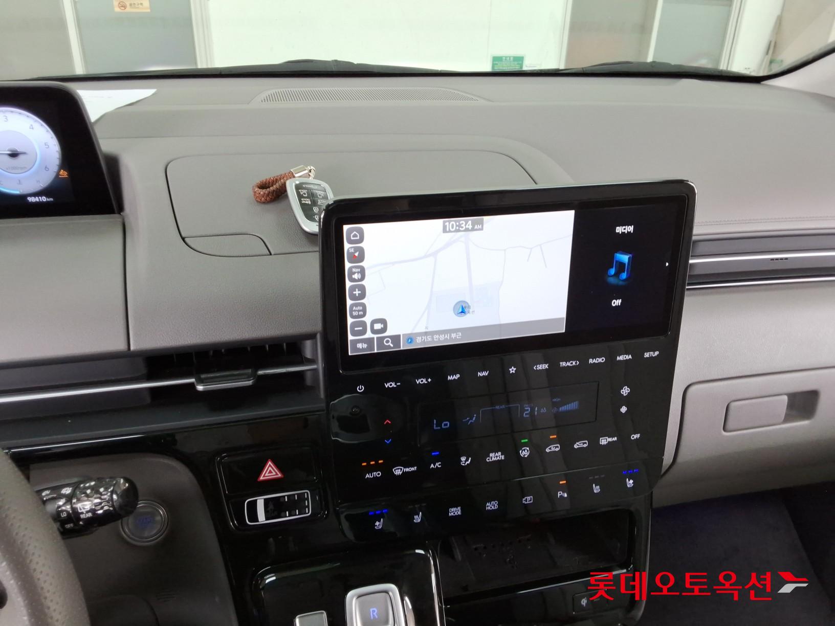 2023 - hyundai staria