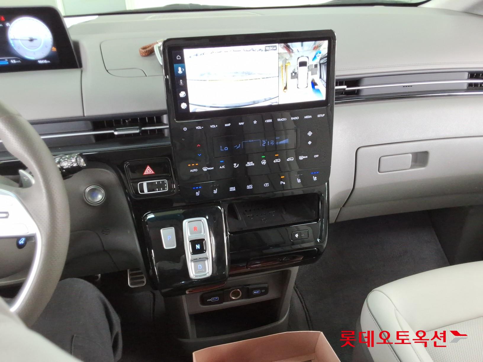 2023 - hyundai staria