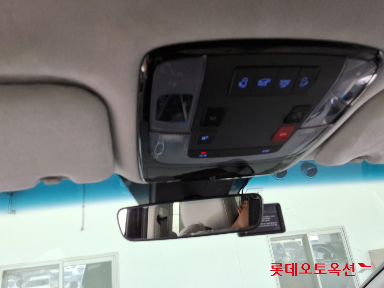 2023 - hyundai staria