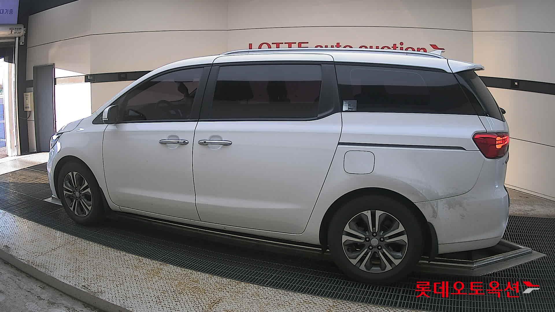 2019 - kia carnival