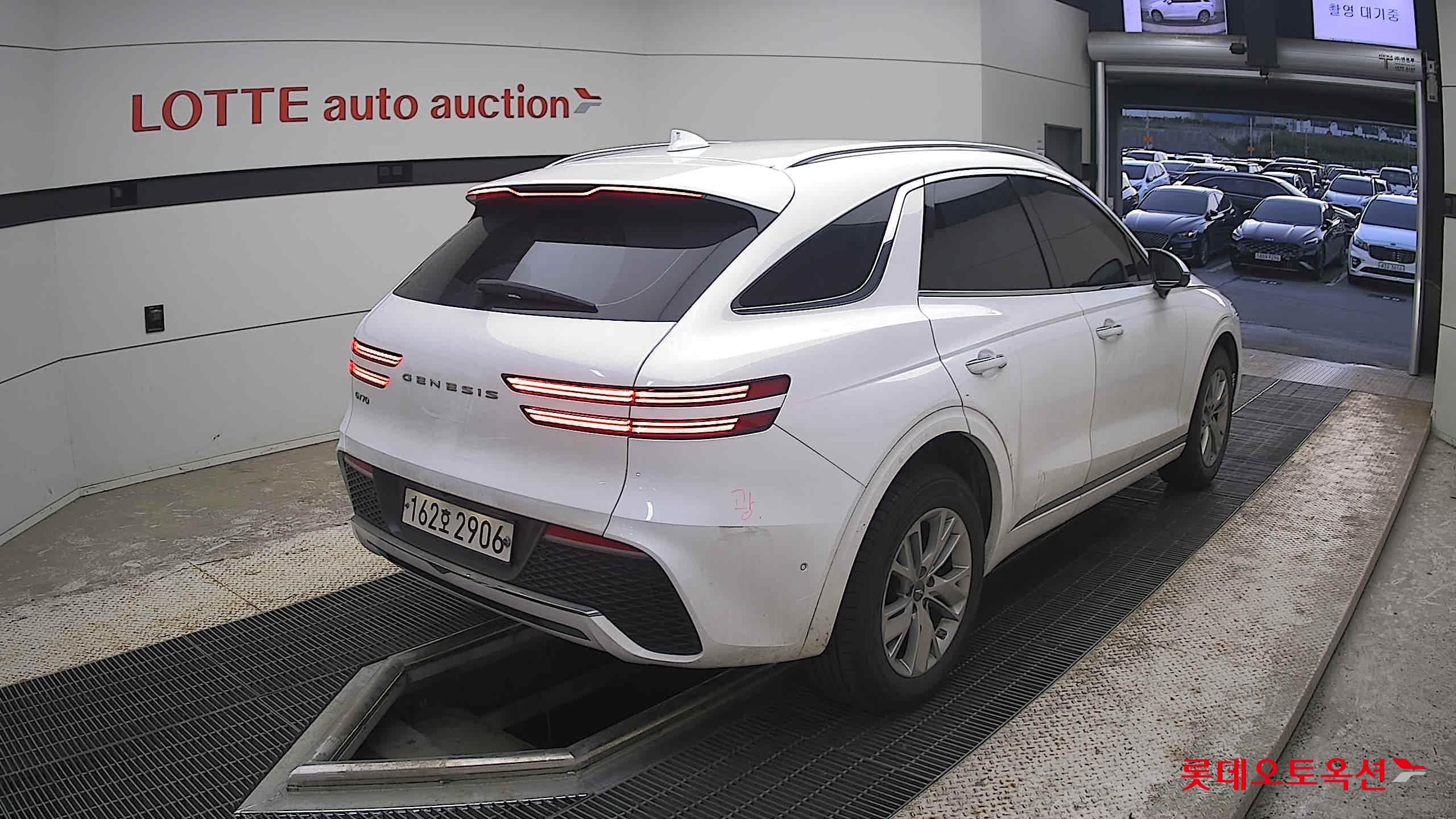 2021 - genesis gv70