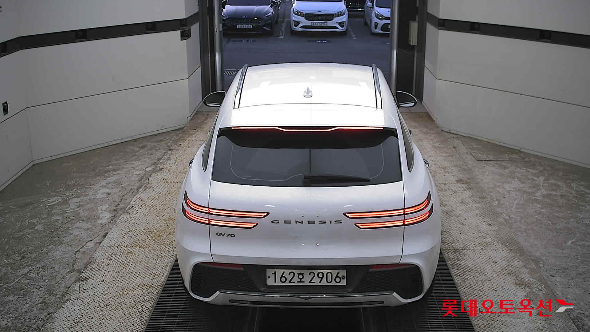 2021 - genesis gv70