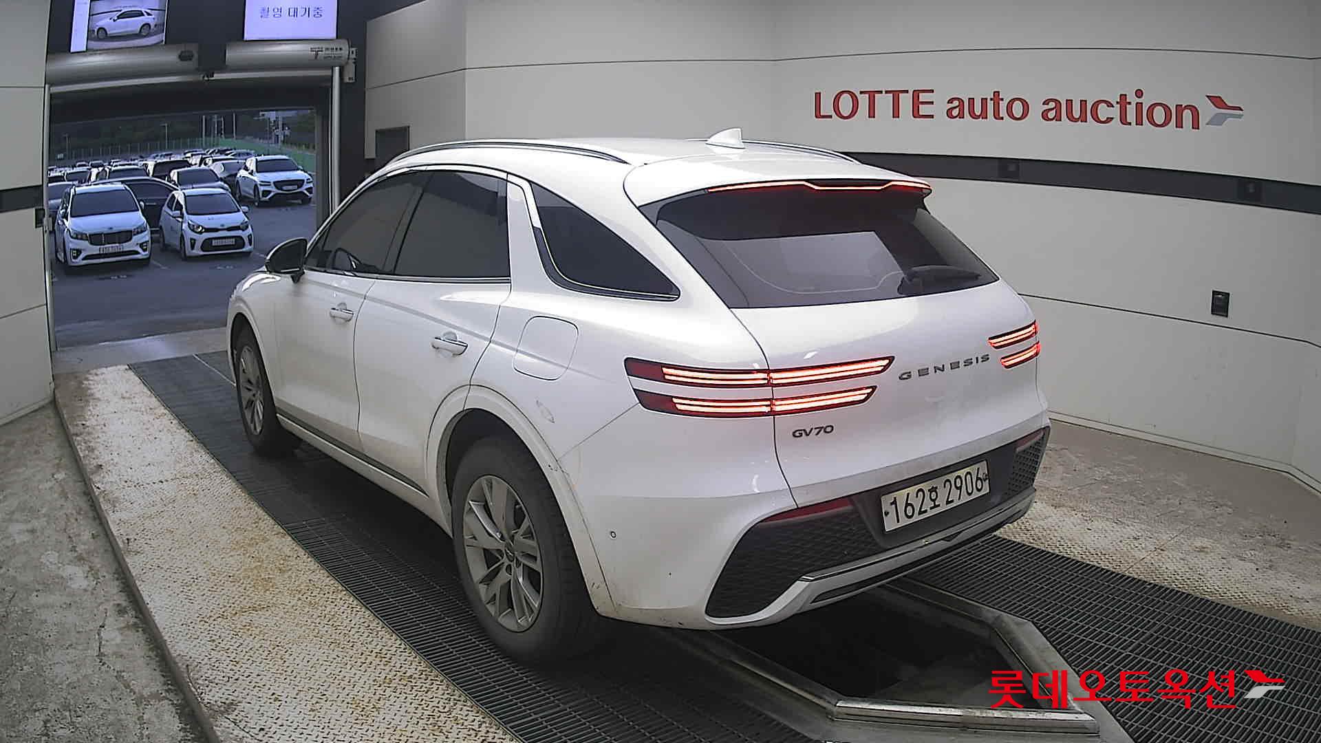 2021 - genesis gv70