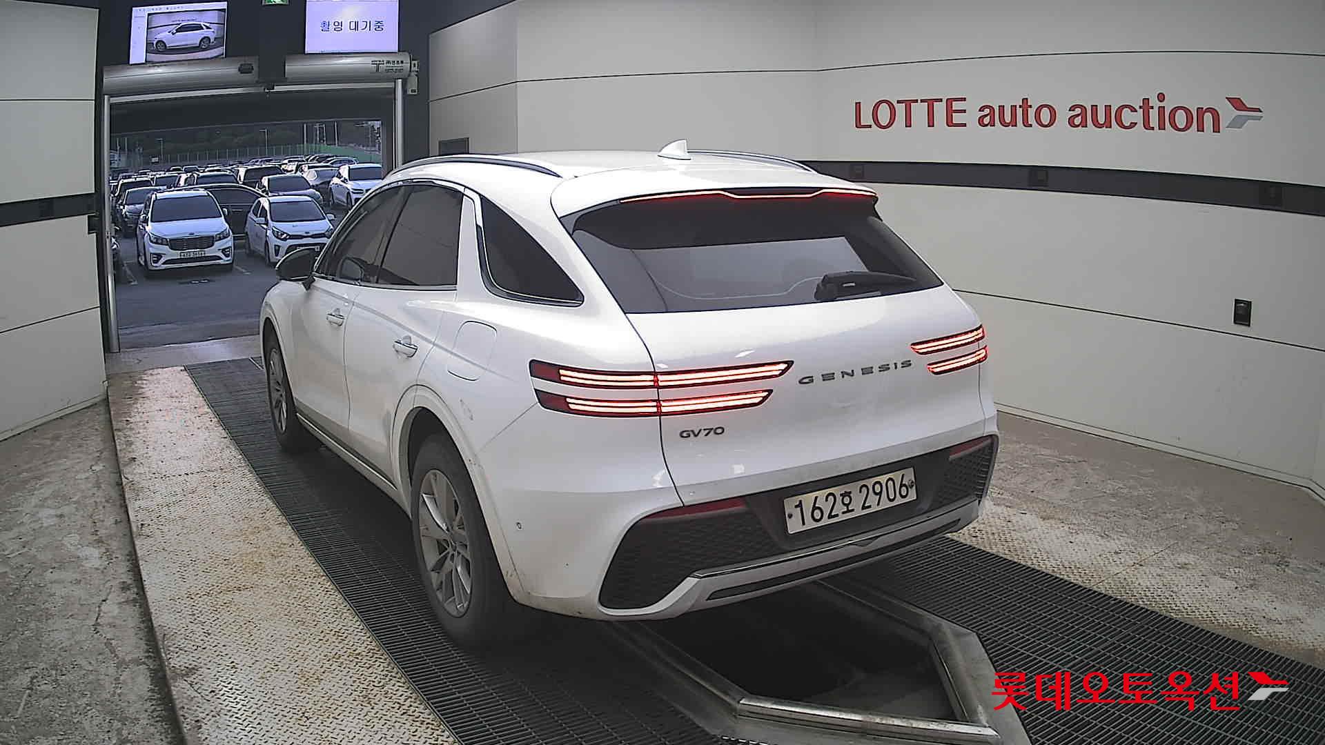2021 - genesis gv70