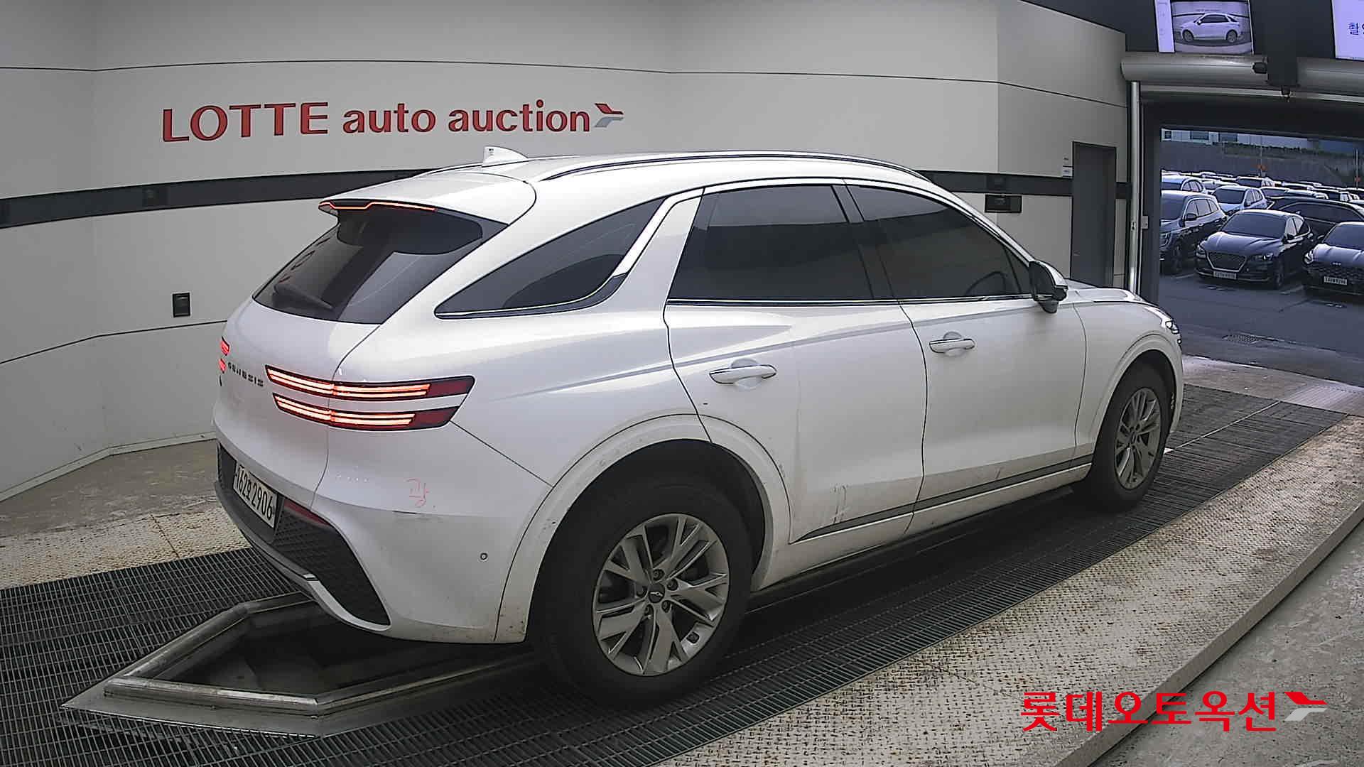 2021 - genesis gv70