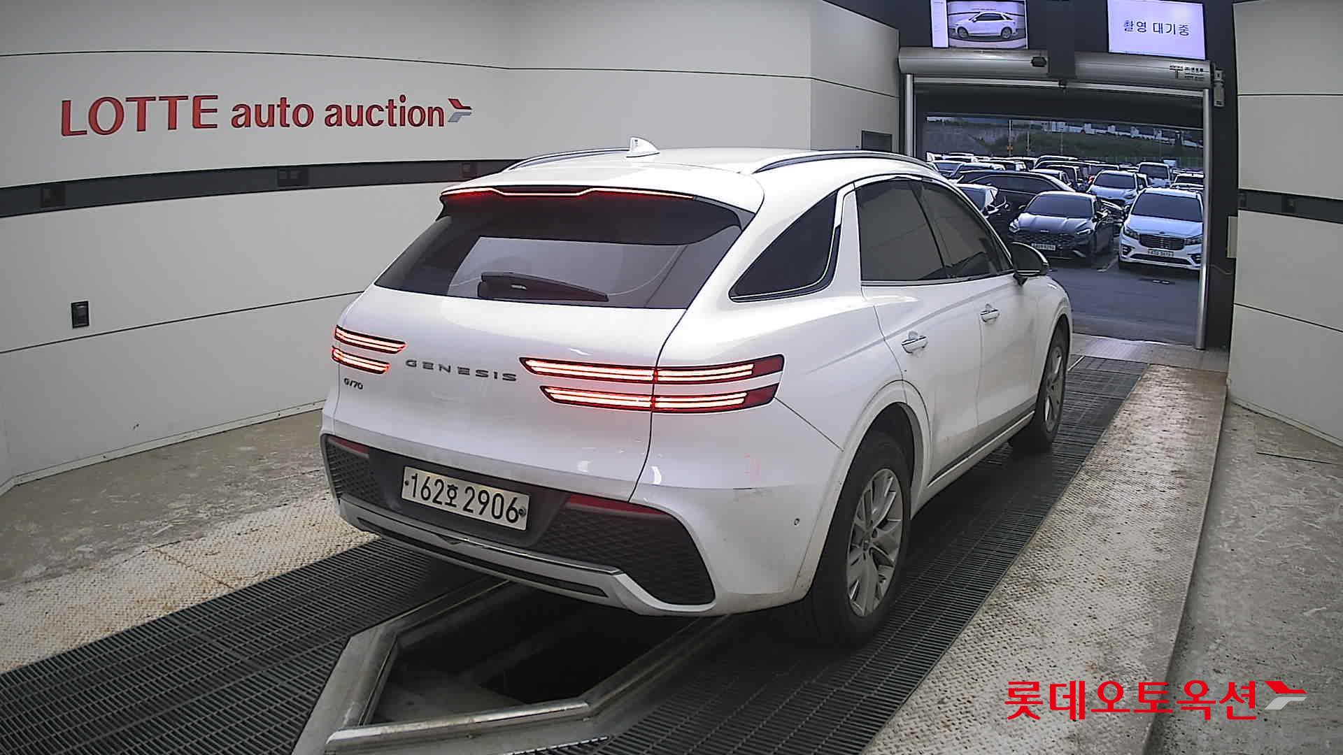 2021 - genesis gv70