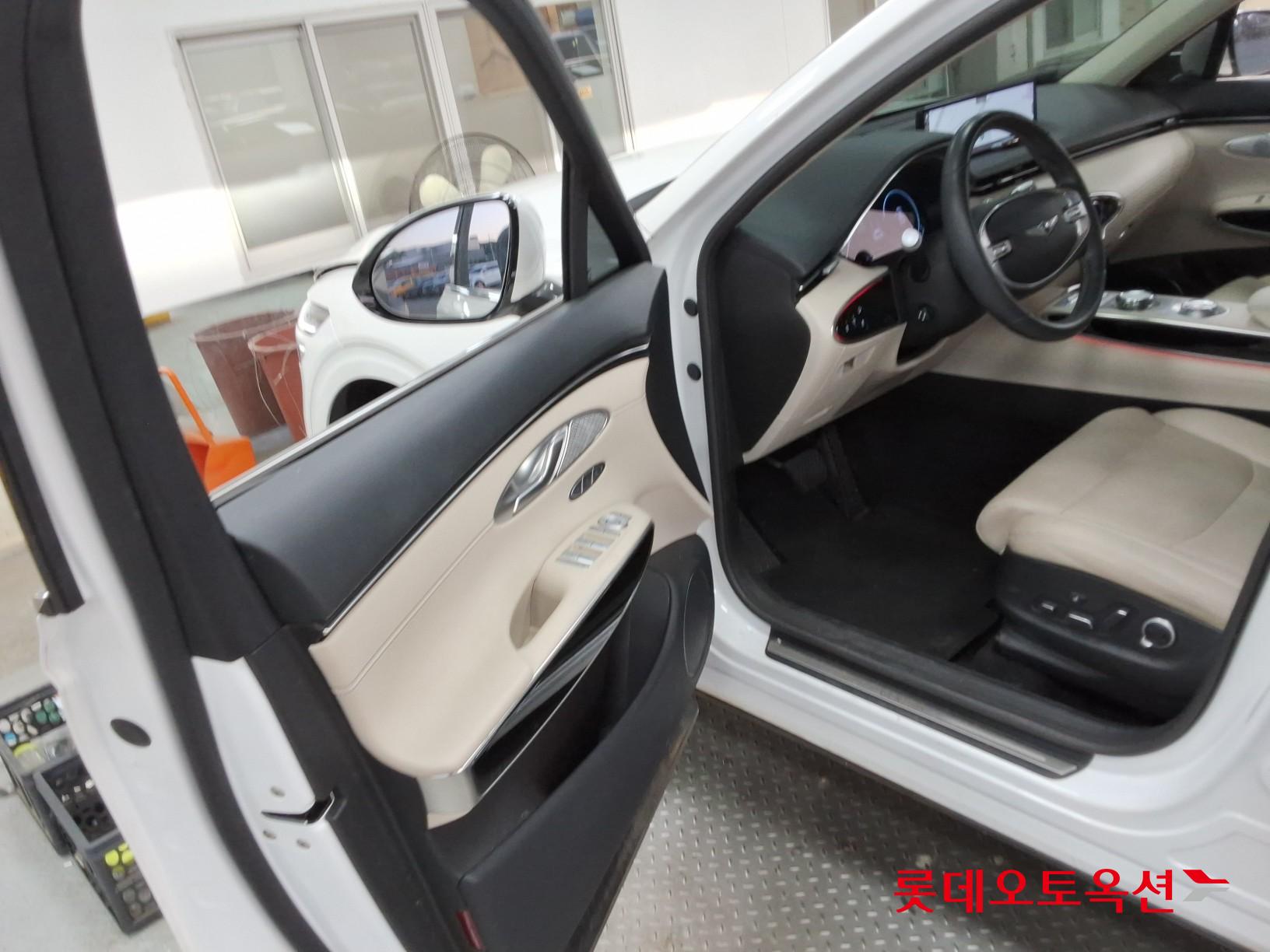 2021 - genesis gv70