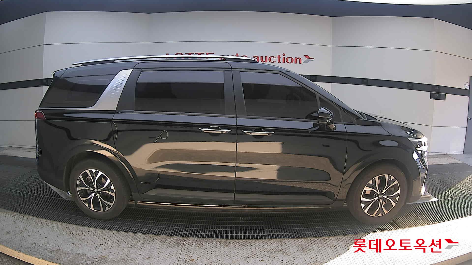 2021 - kia carnival