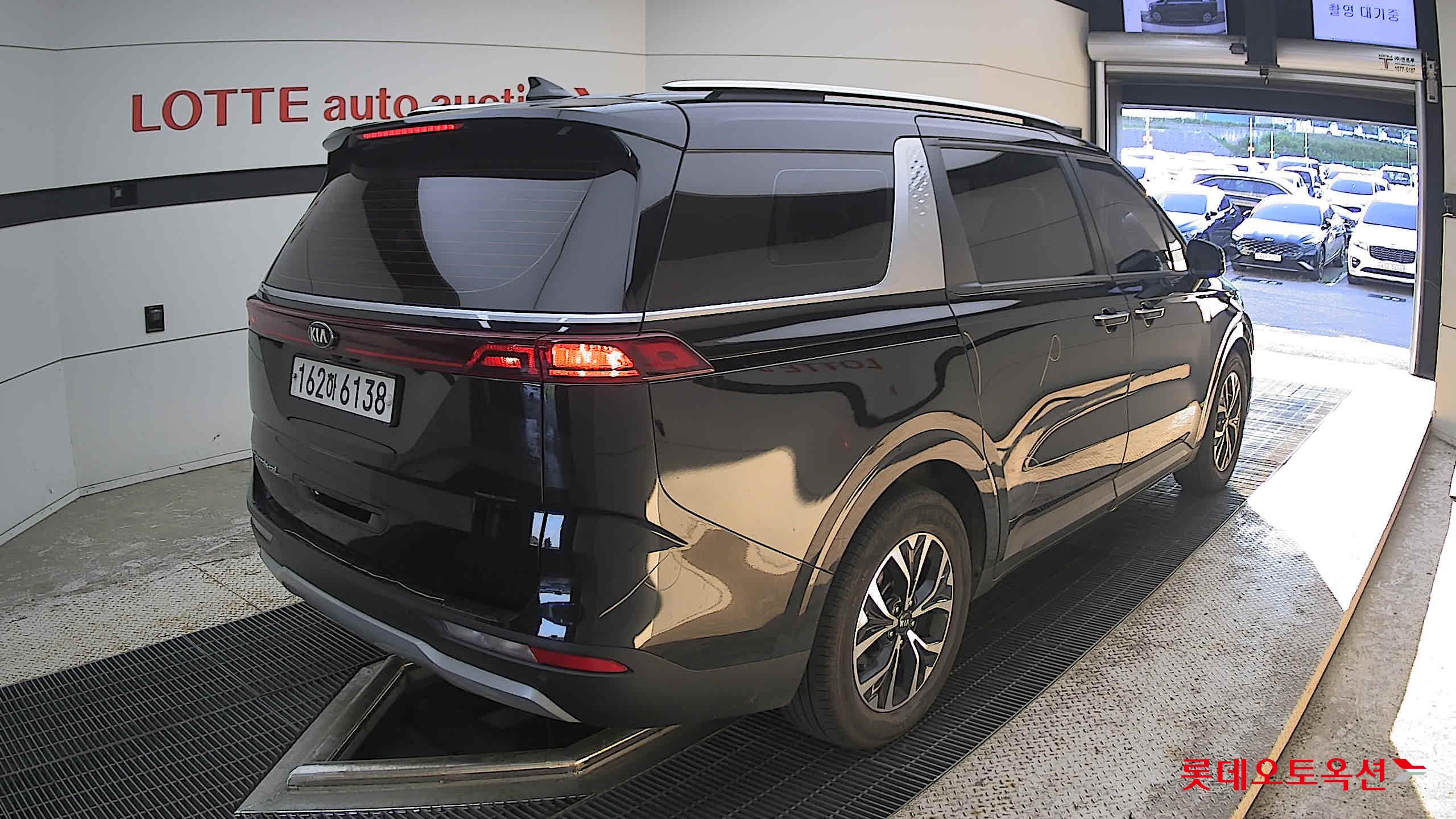 2021 - kia carnival