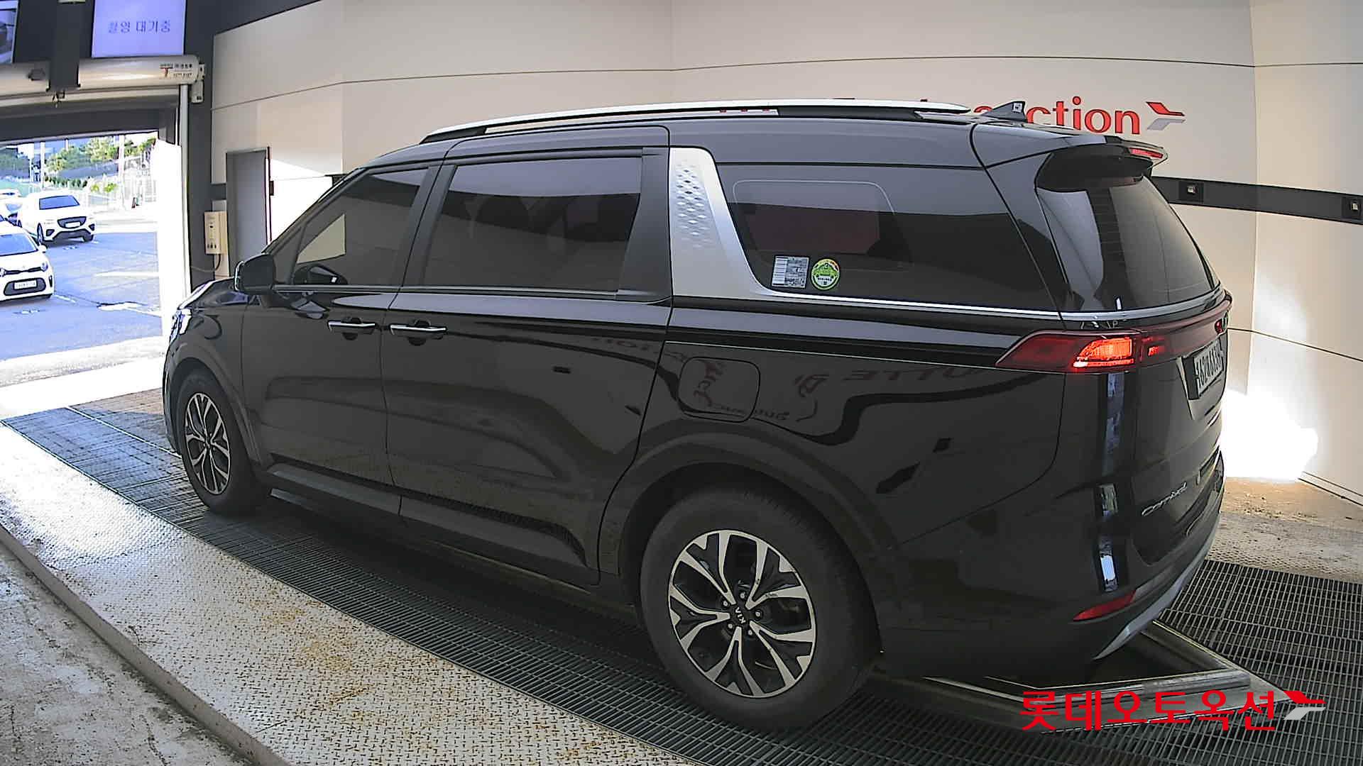 2021 - kia carnival