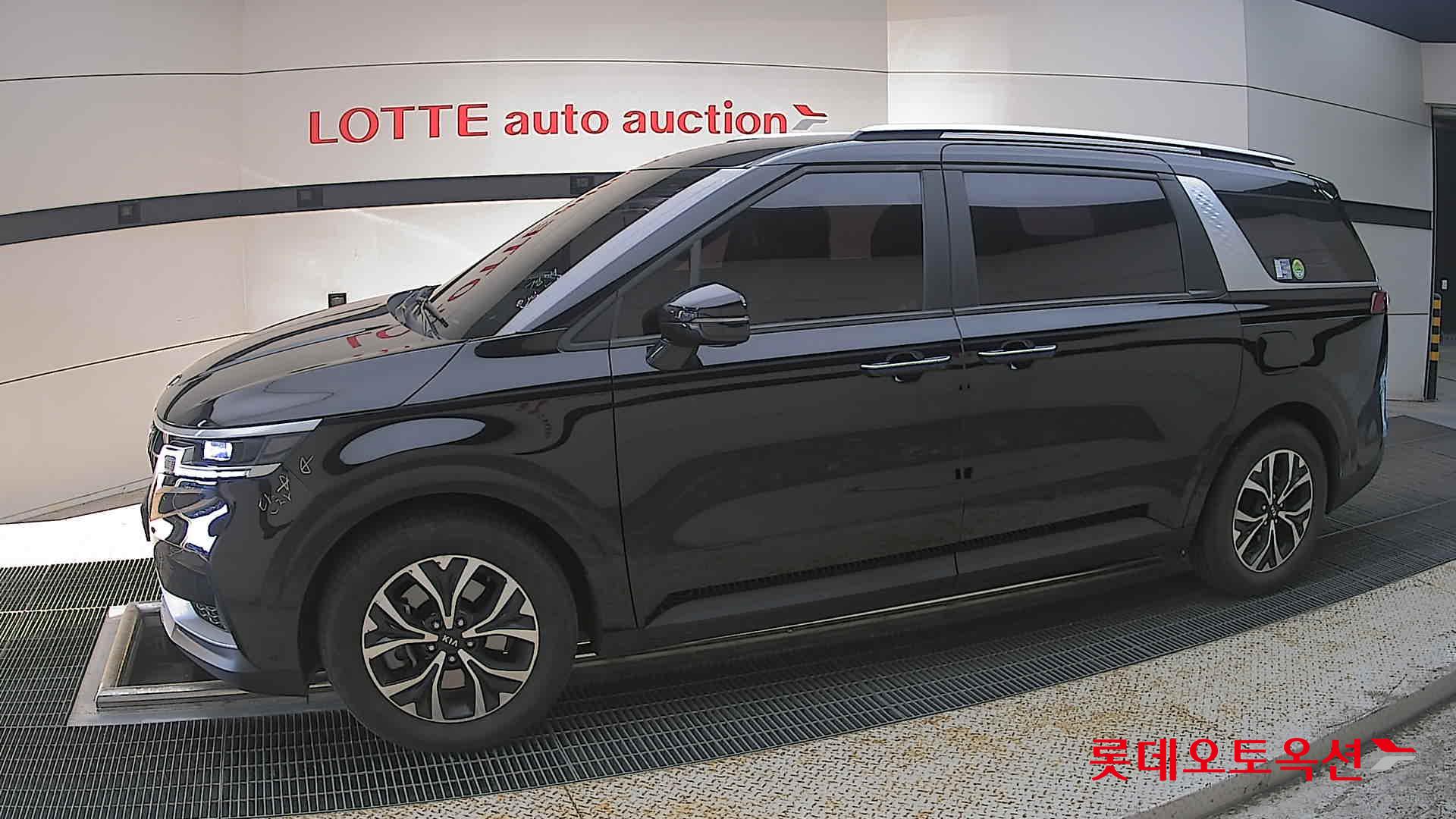 2021 - kia carnival
