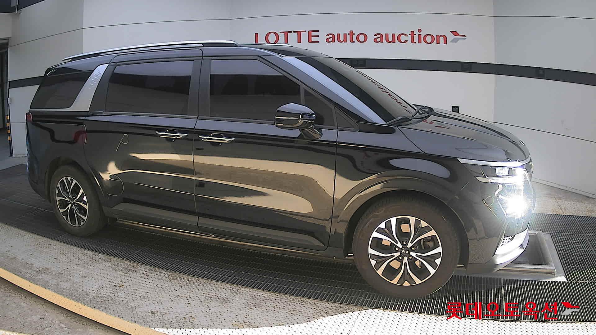 2021 - kia carnival