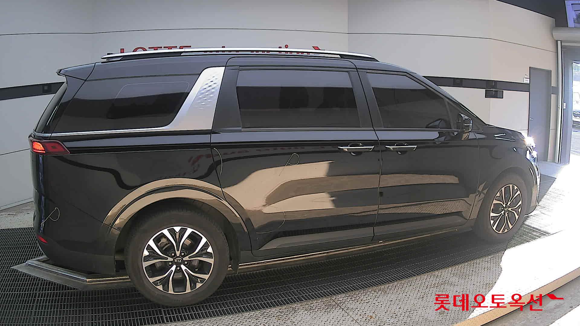 2021 - kia carnival