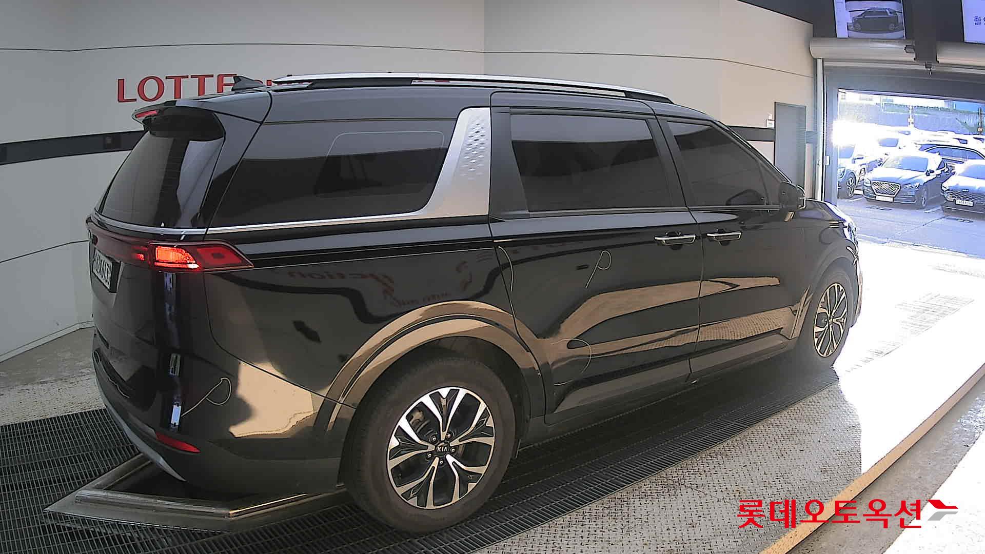 2021 - kia carnival
