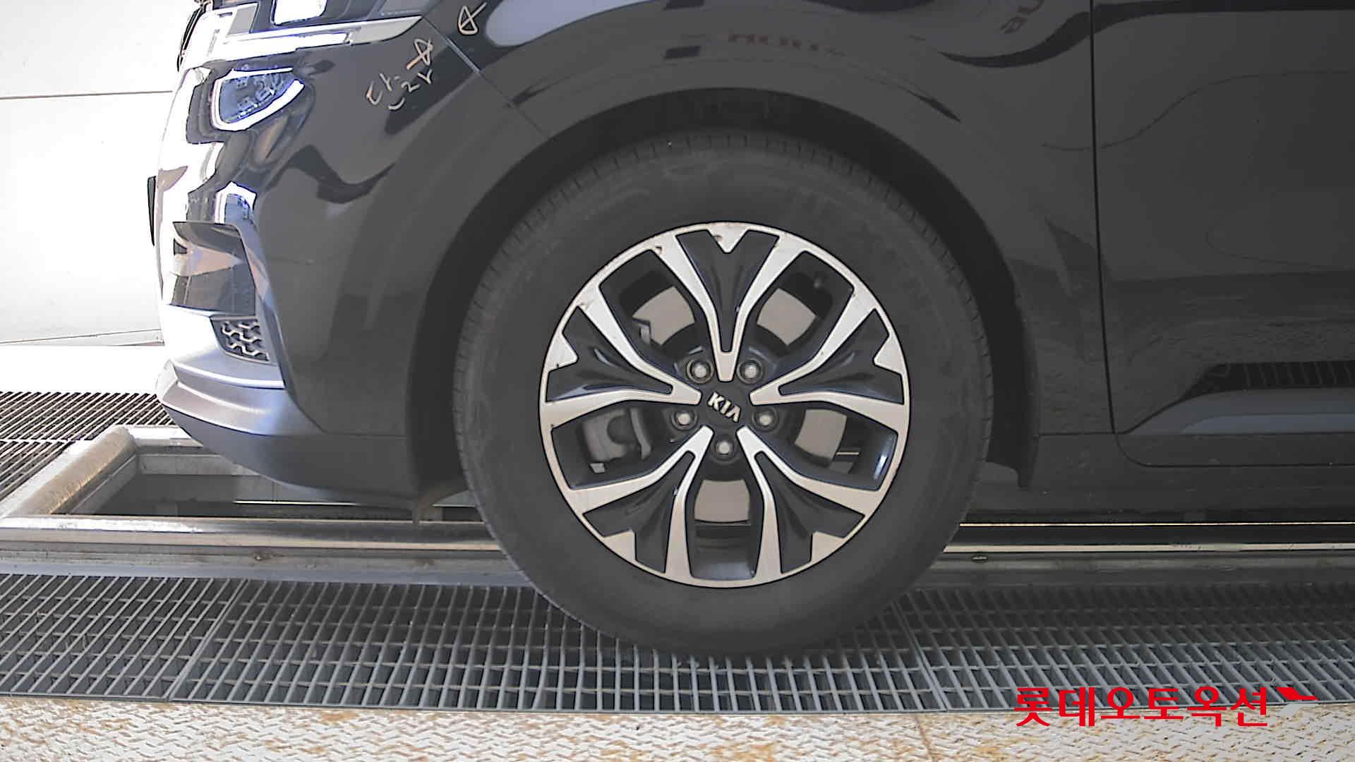 2021 - kia carnival