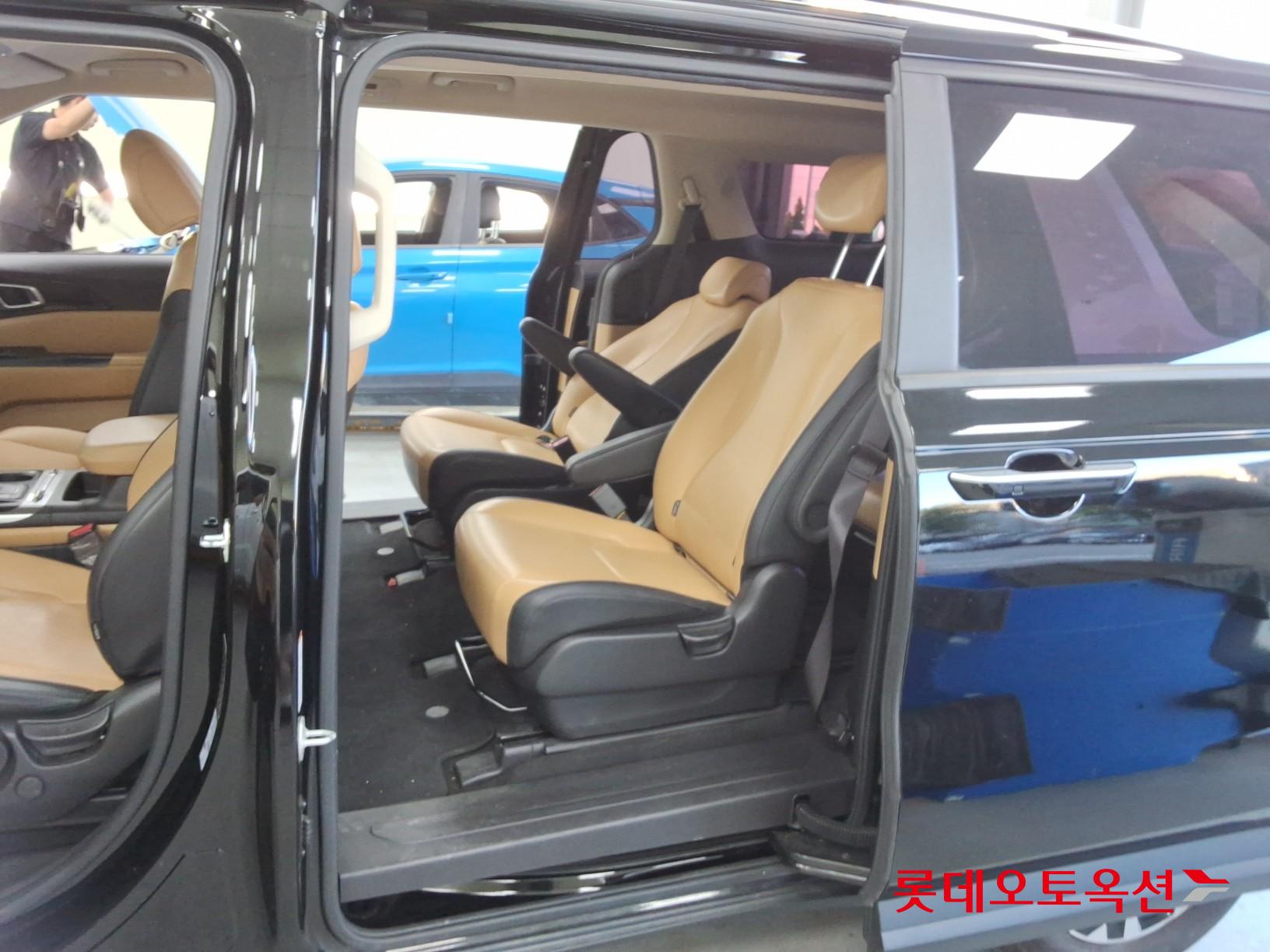 2021 - kia carnival