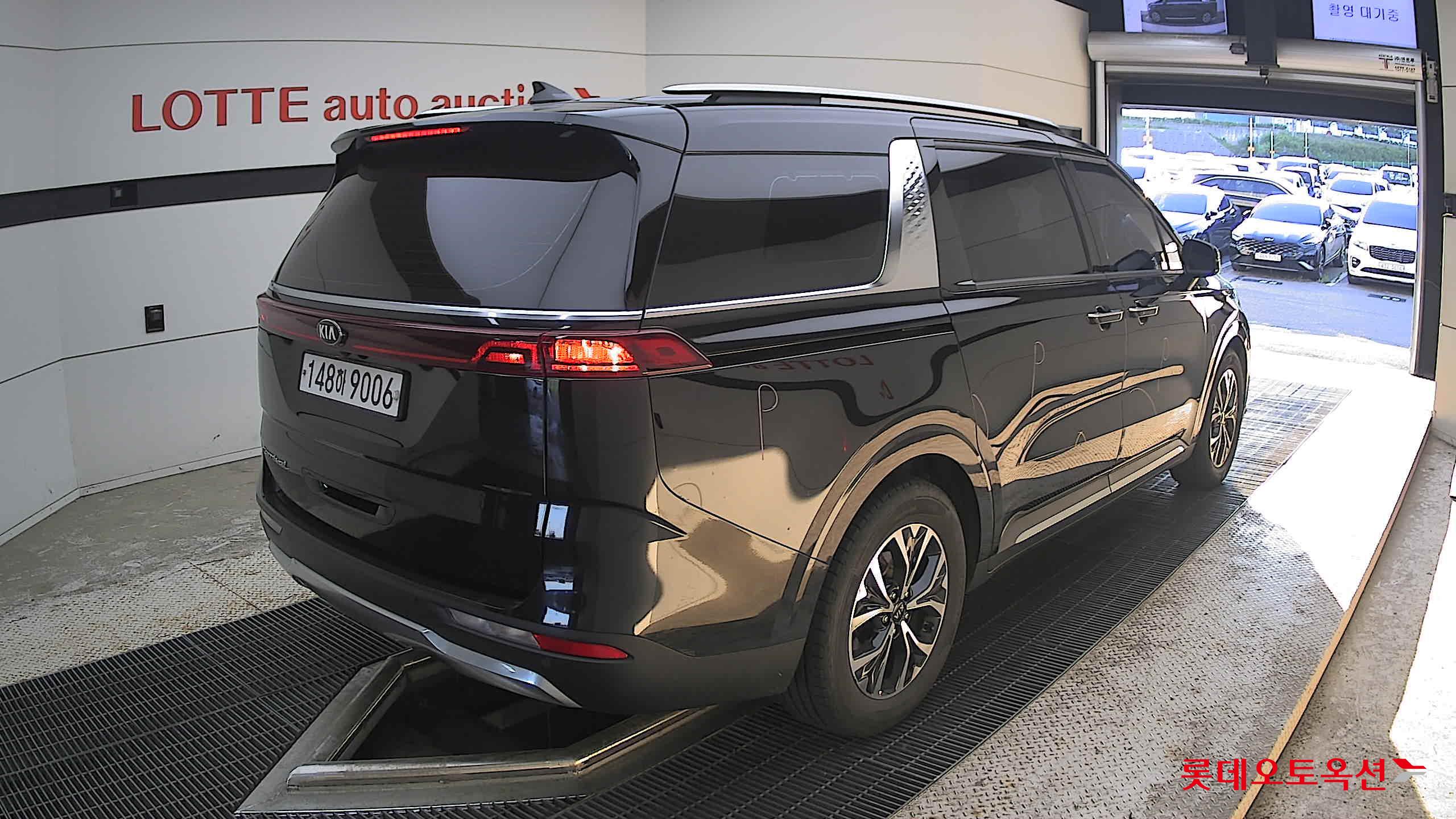 2021 - kia carnival