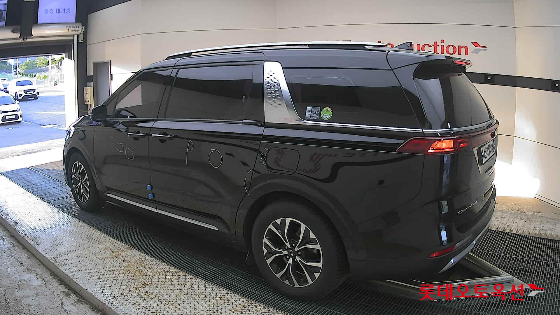 2021 - kia carnival