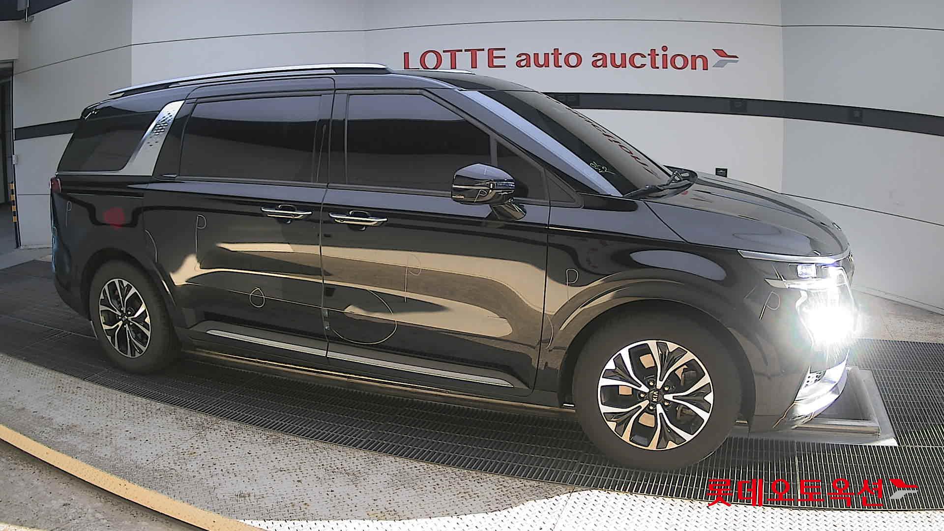 2021 - kia carnival