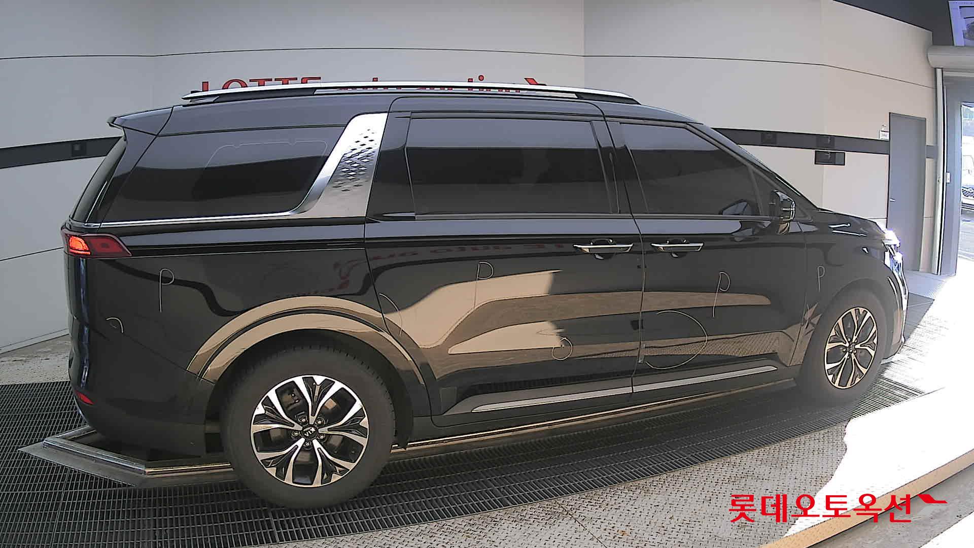 2021 - kia carnival