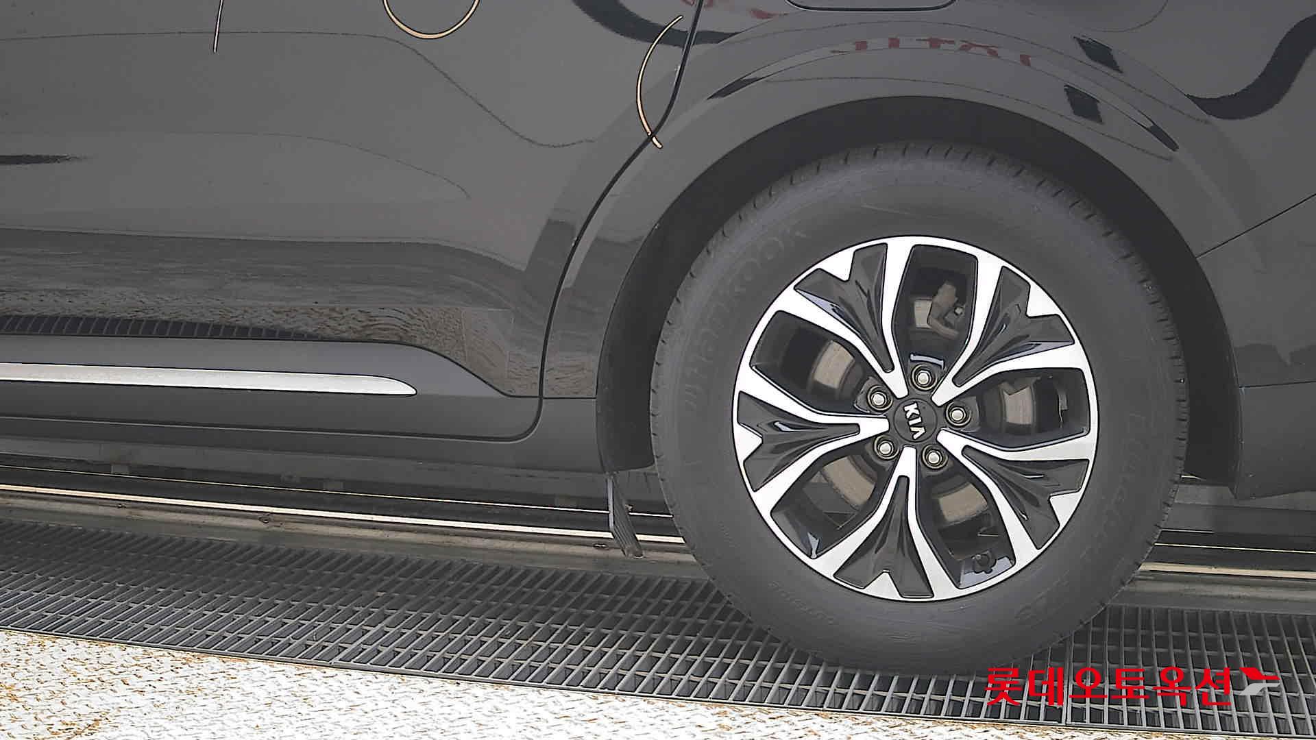 2021 - kia carnival