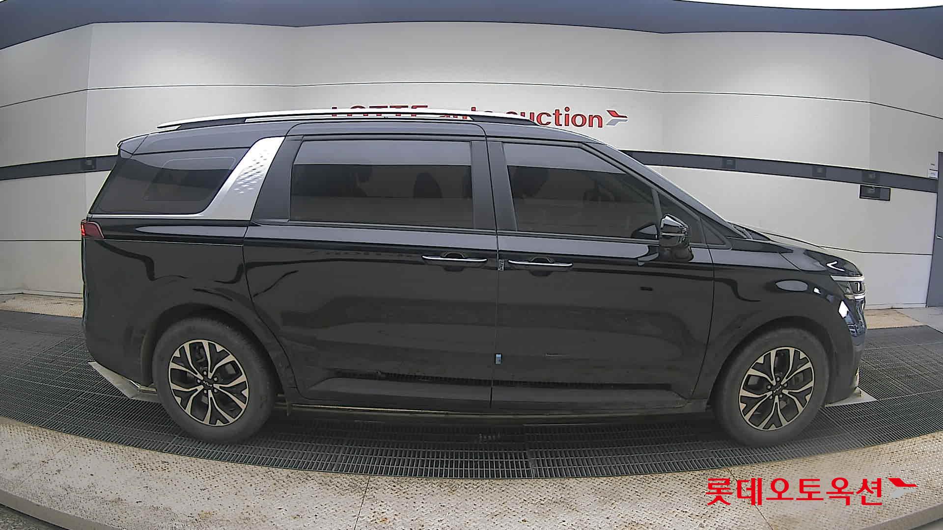 2023 - kia carnival