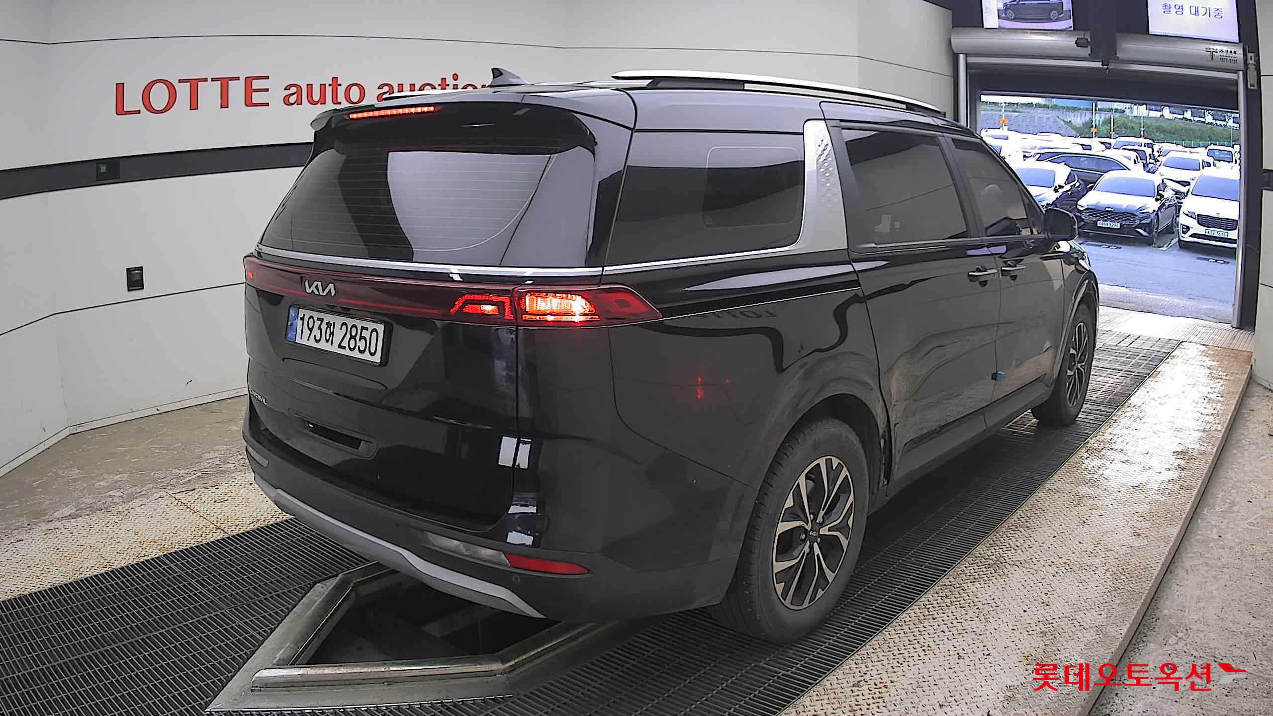 2023 - kia carnival