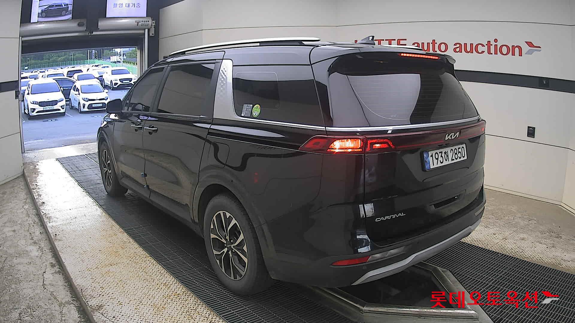 2023 - kia carnival