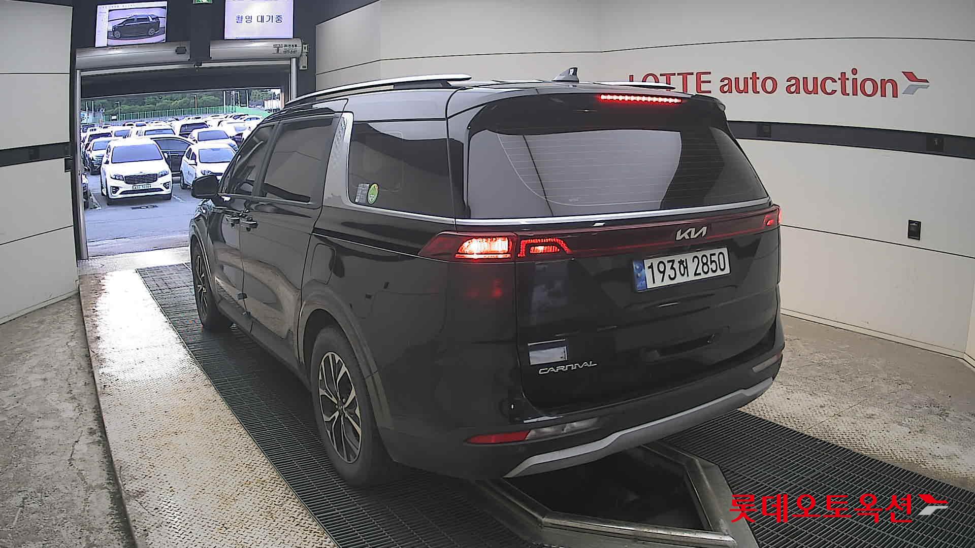 2023 - kia carnival