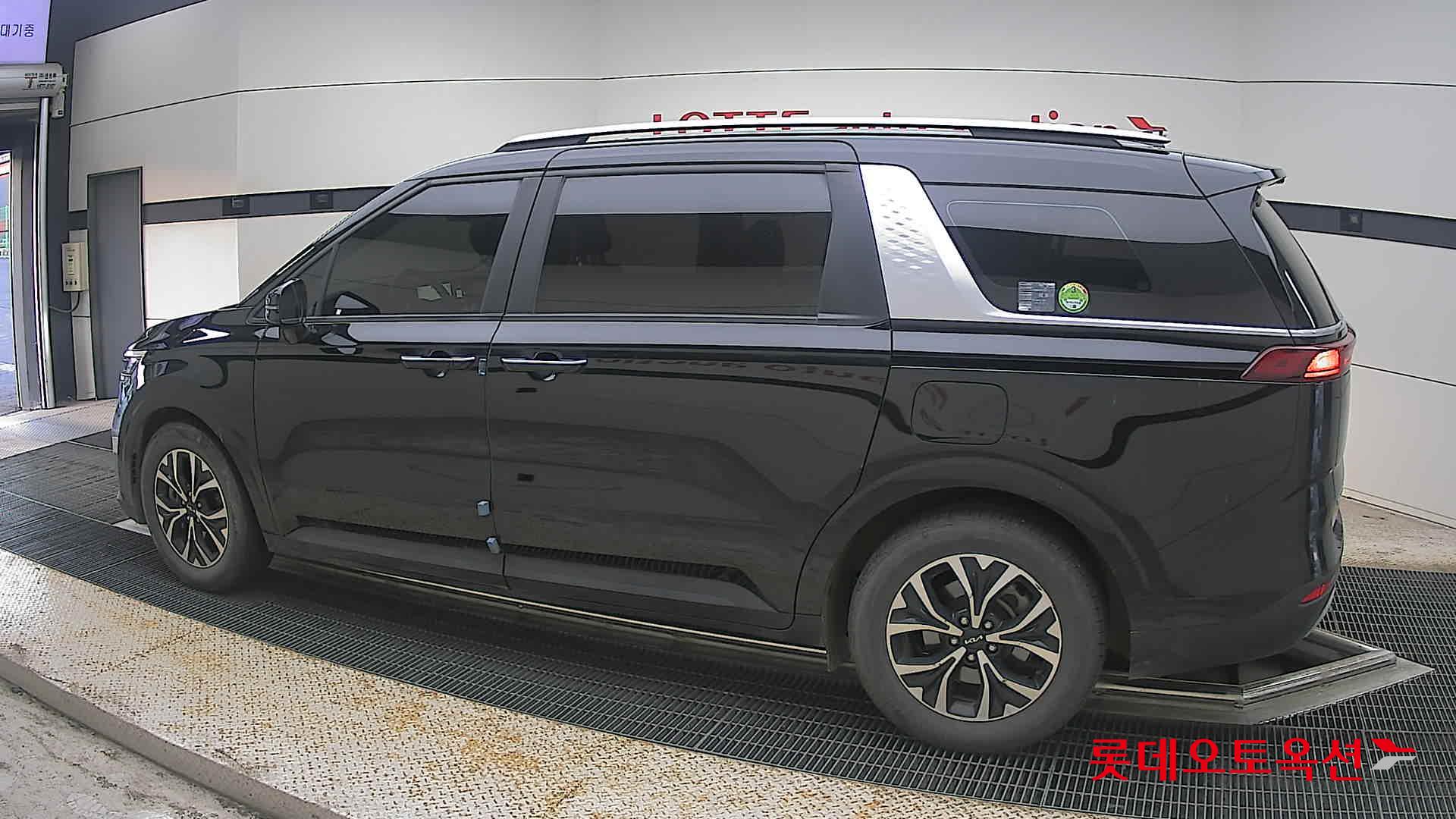 2023 - kia carnival