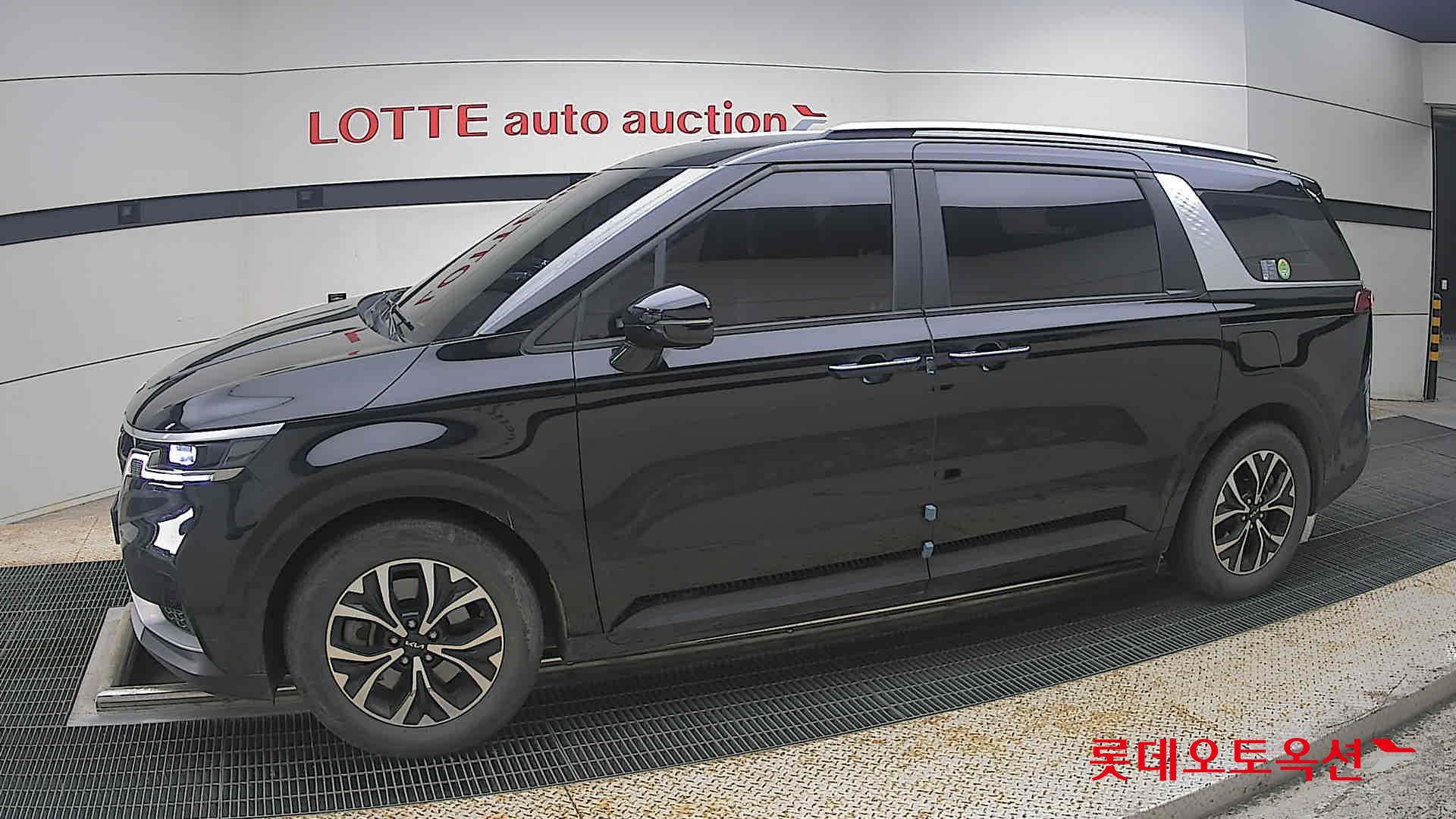 2023 - kia carnival