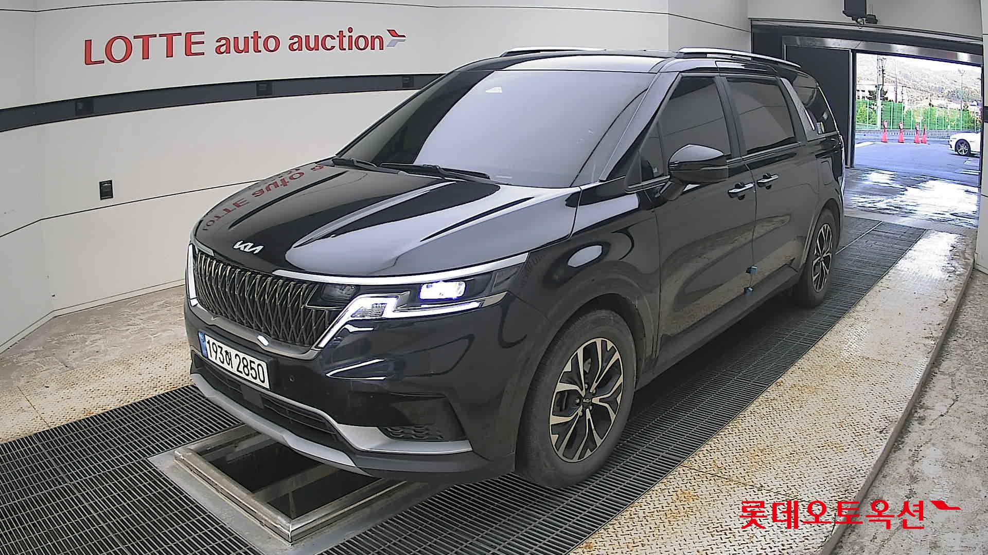 2023 - kia carnival