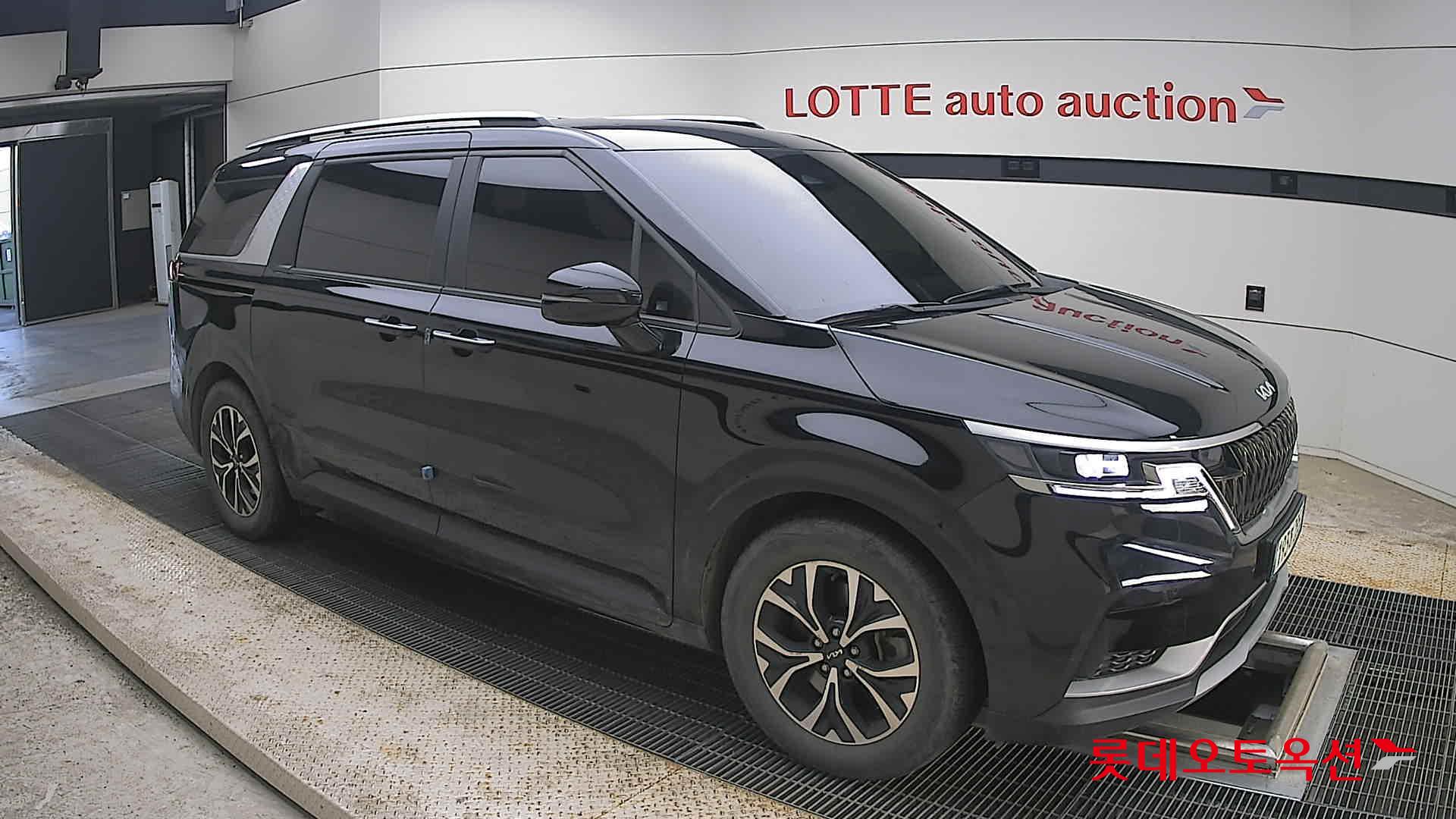 2023 - kia carnival