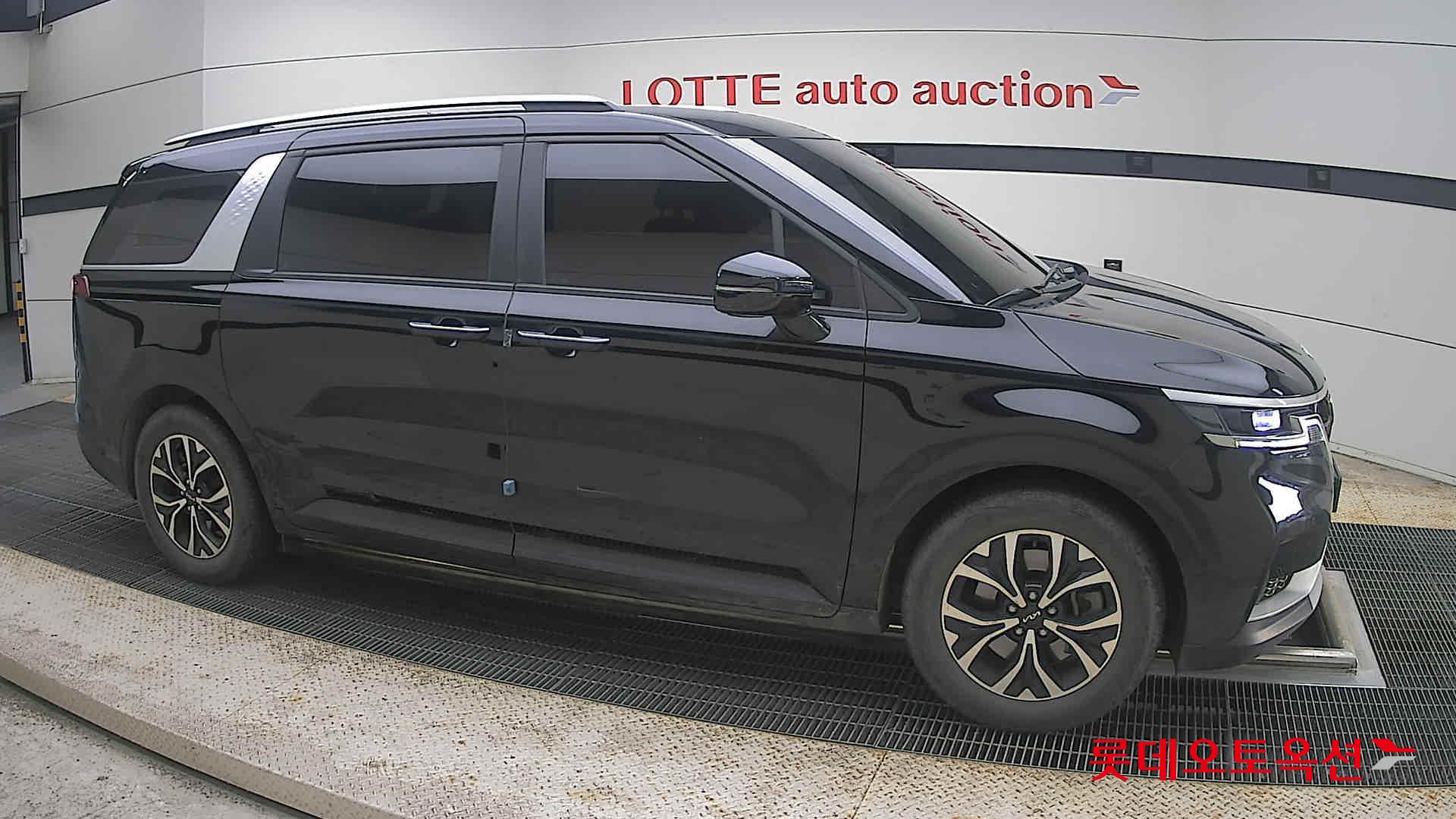 2023 - kia carnival
