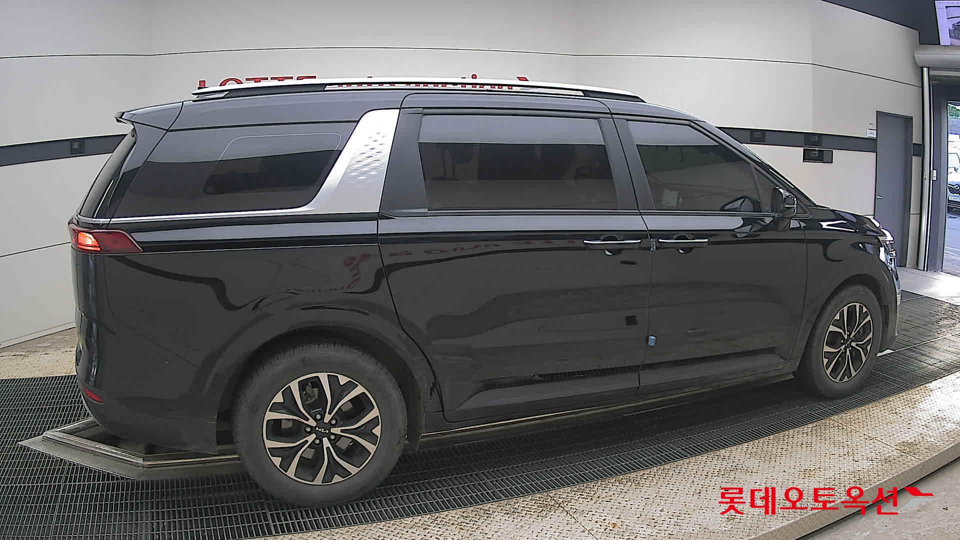 2023 - kia carnival
