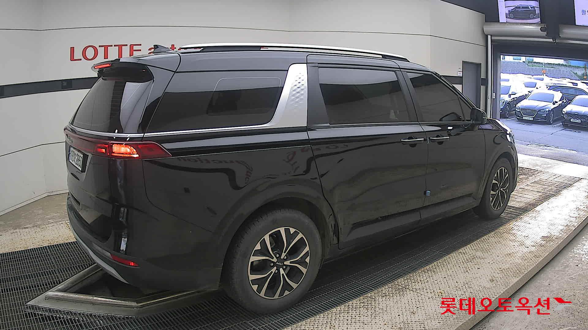 2023 - kia carnival