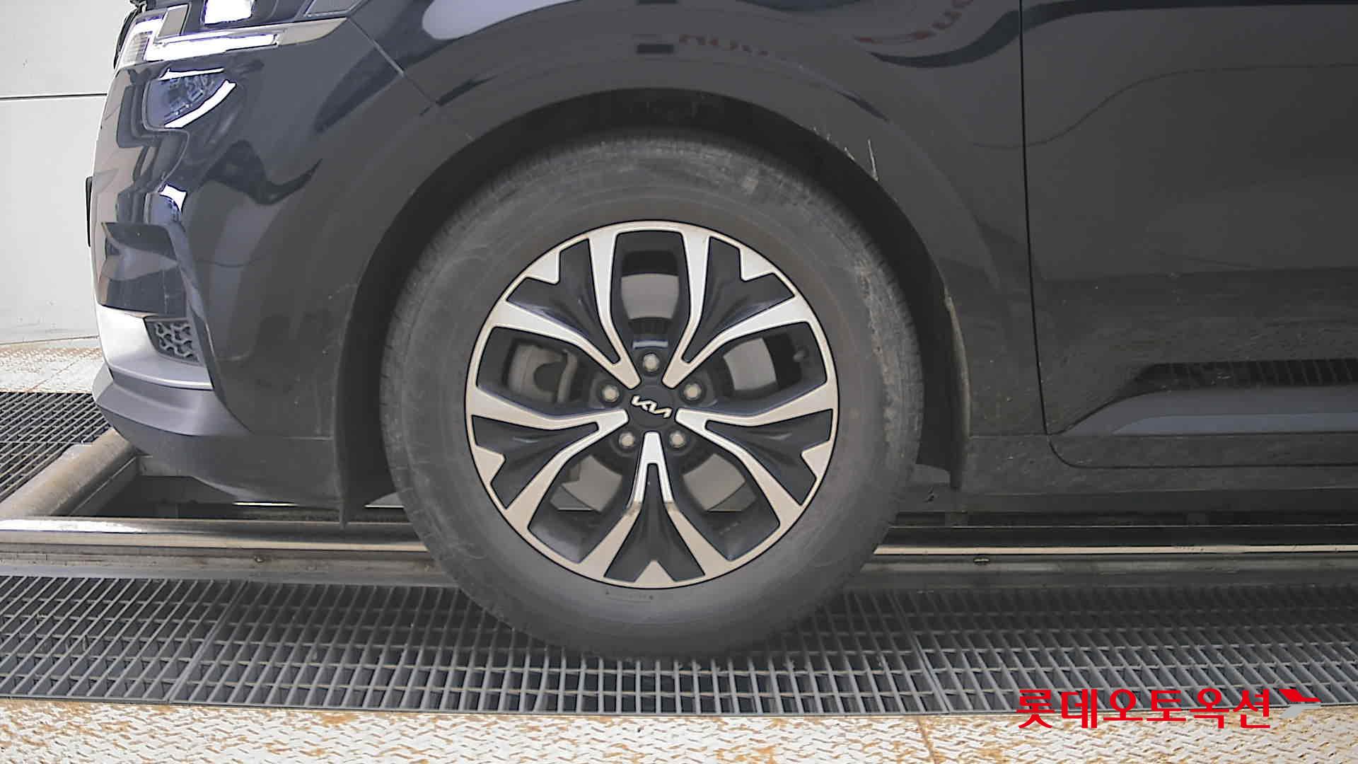 2023 - kia carnival