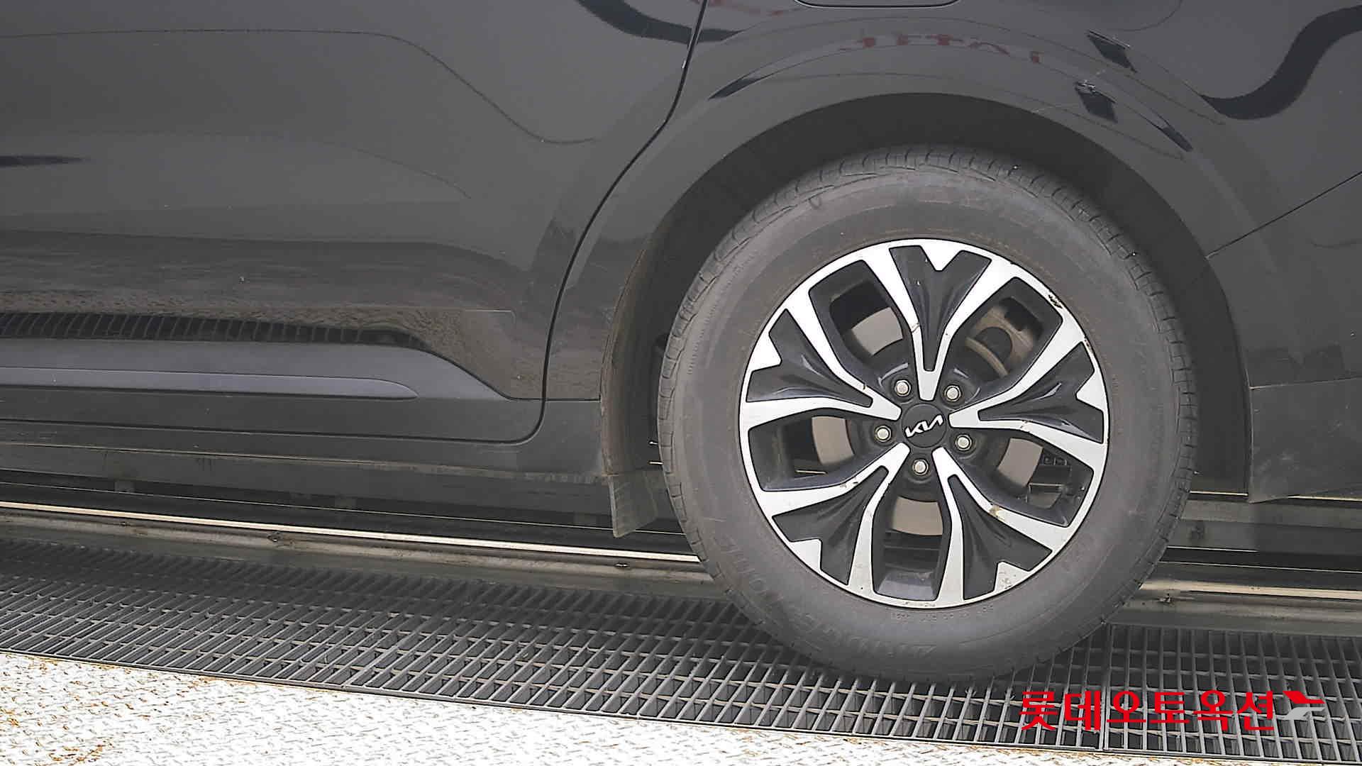 2023 - kia carnival