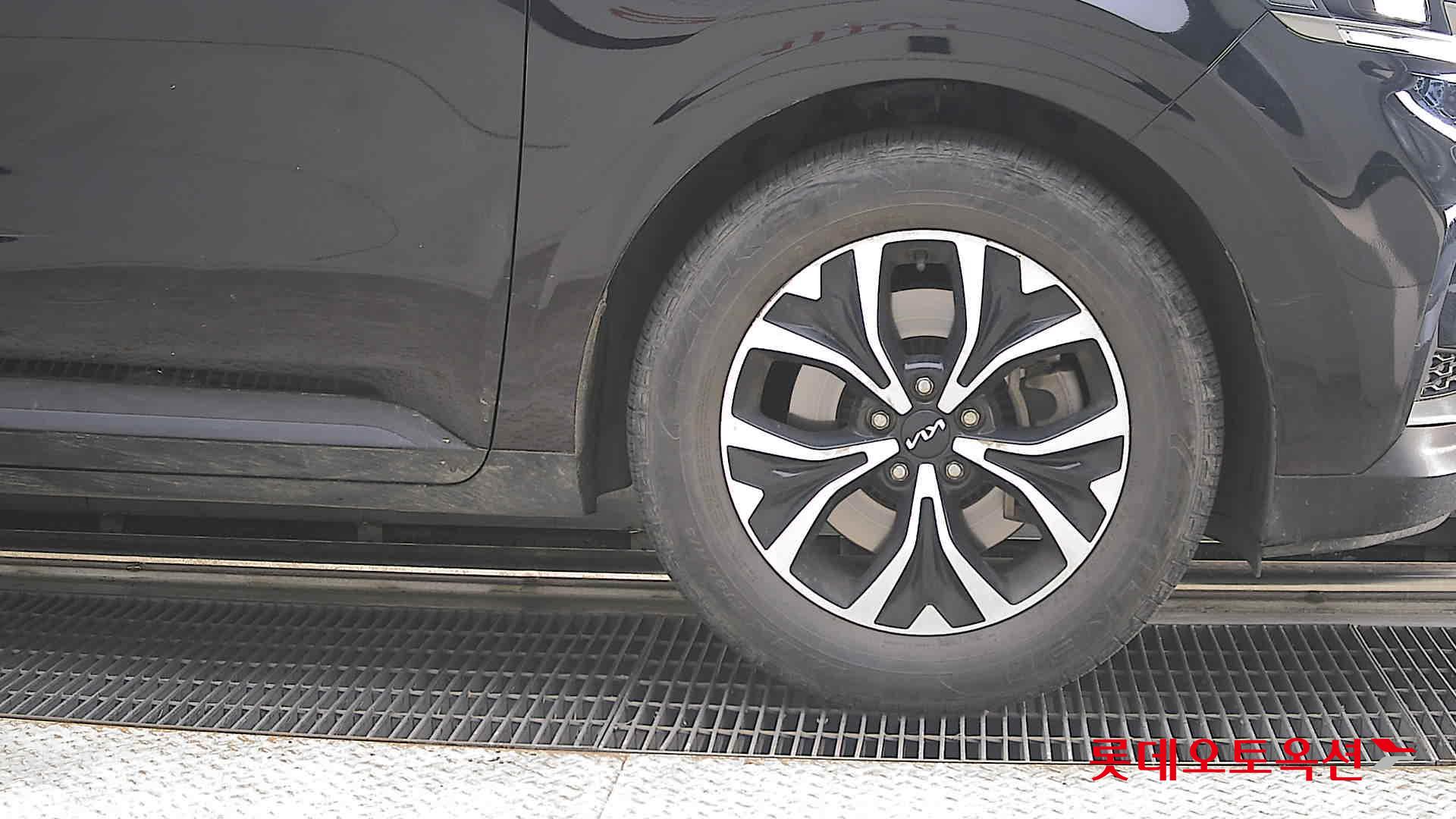2023 - kia carnival