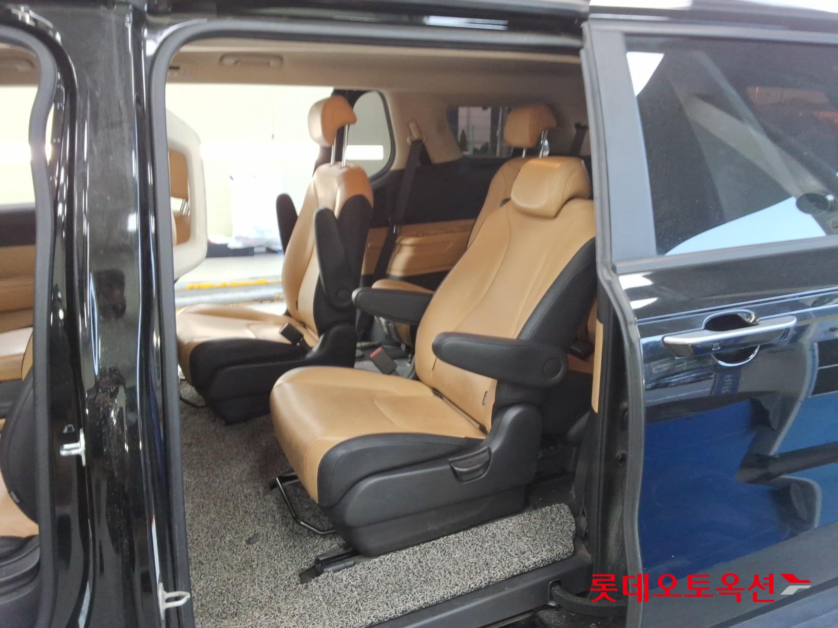 2023 - kia carnival